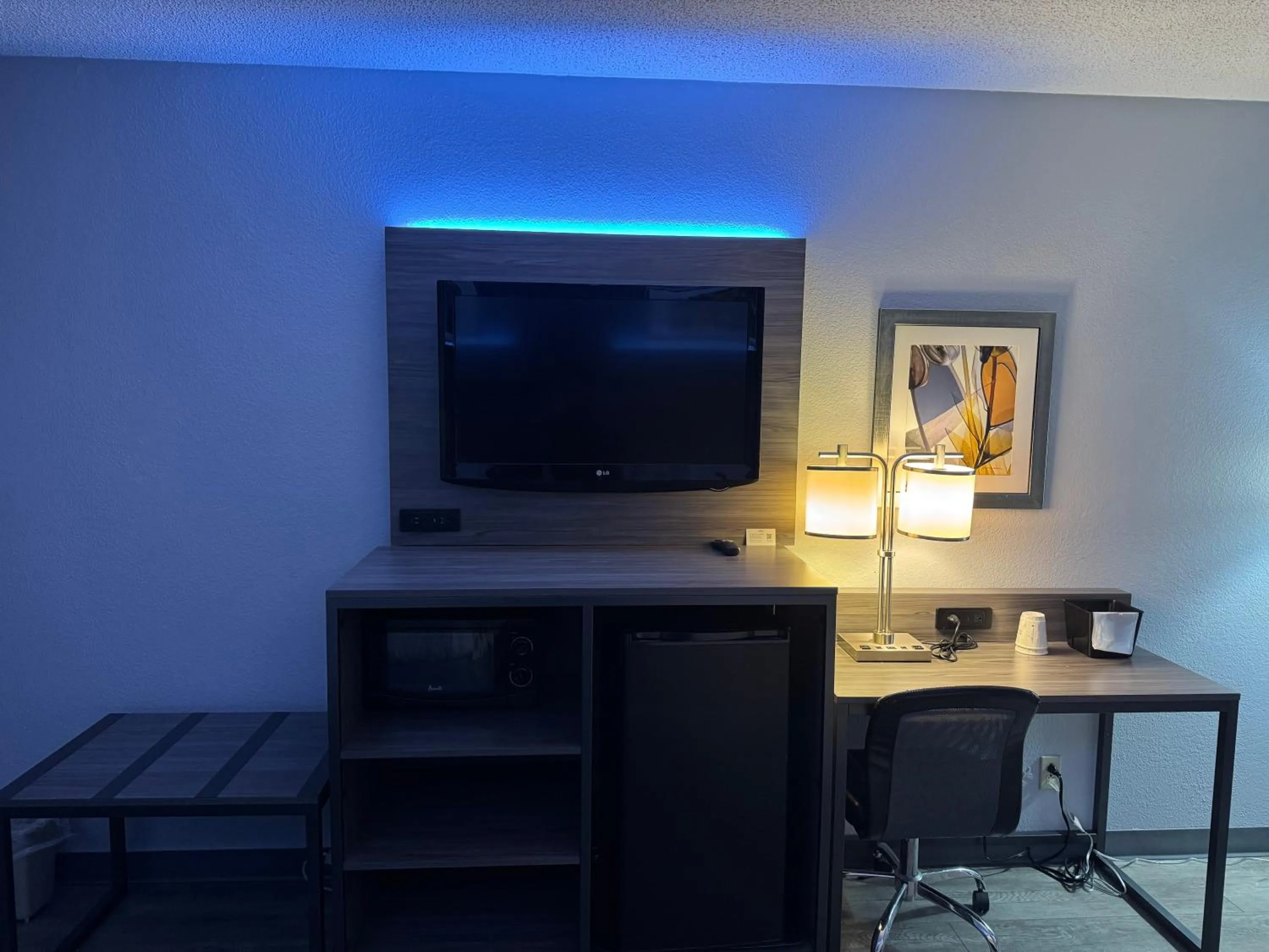 TV and multimedia in Baymont by Wyndham Dayton North