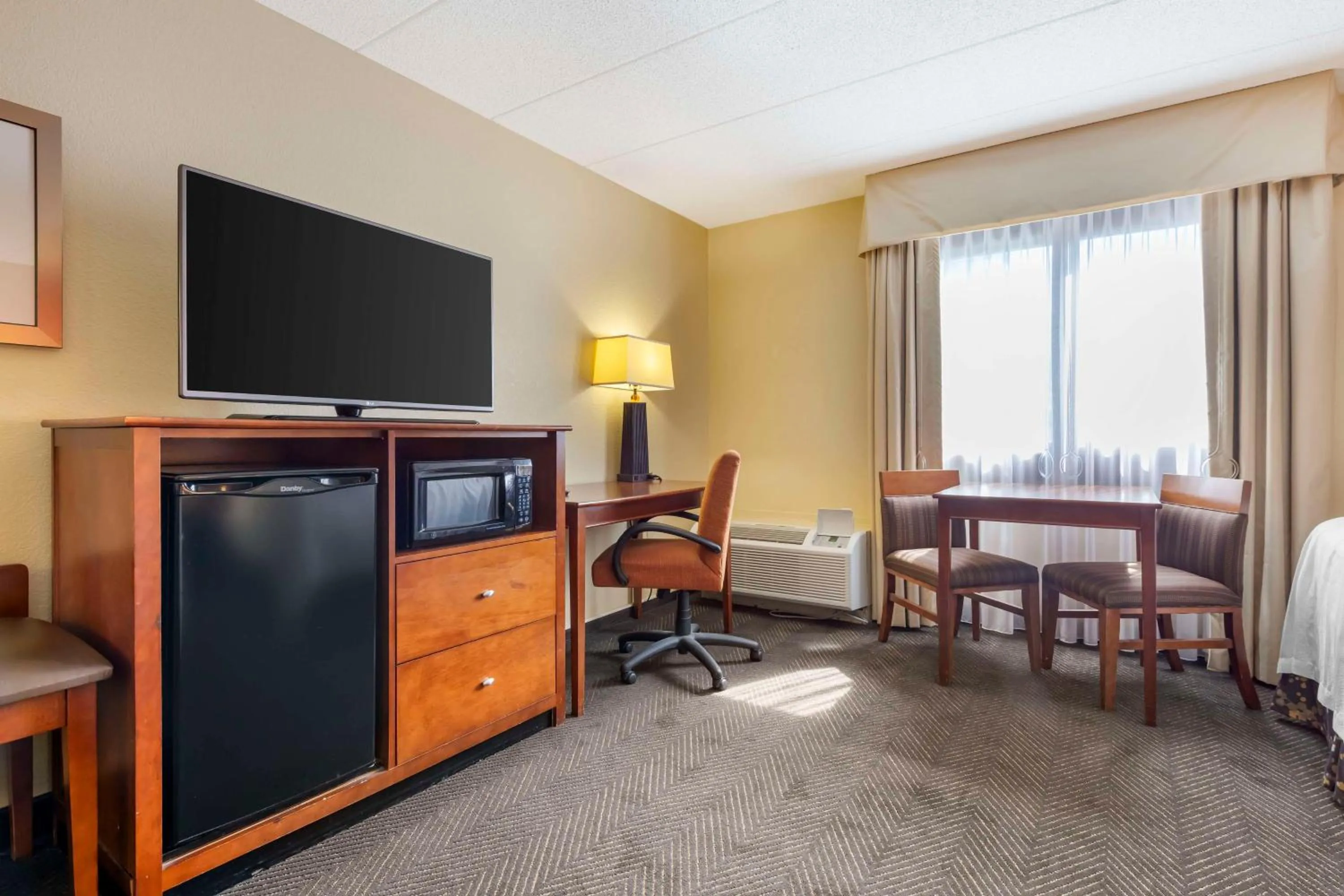 Bedroom in Best Western Plus St. Paul North/Shoreview