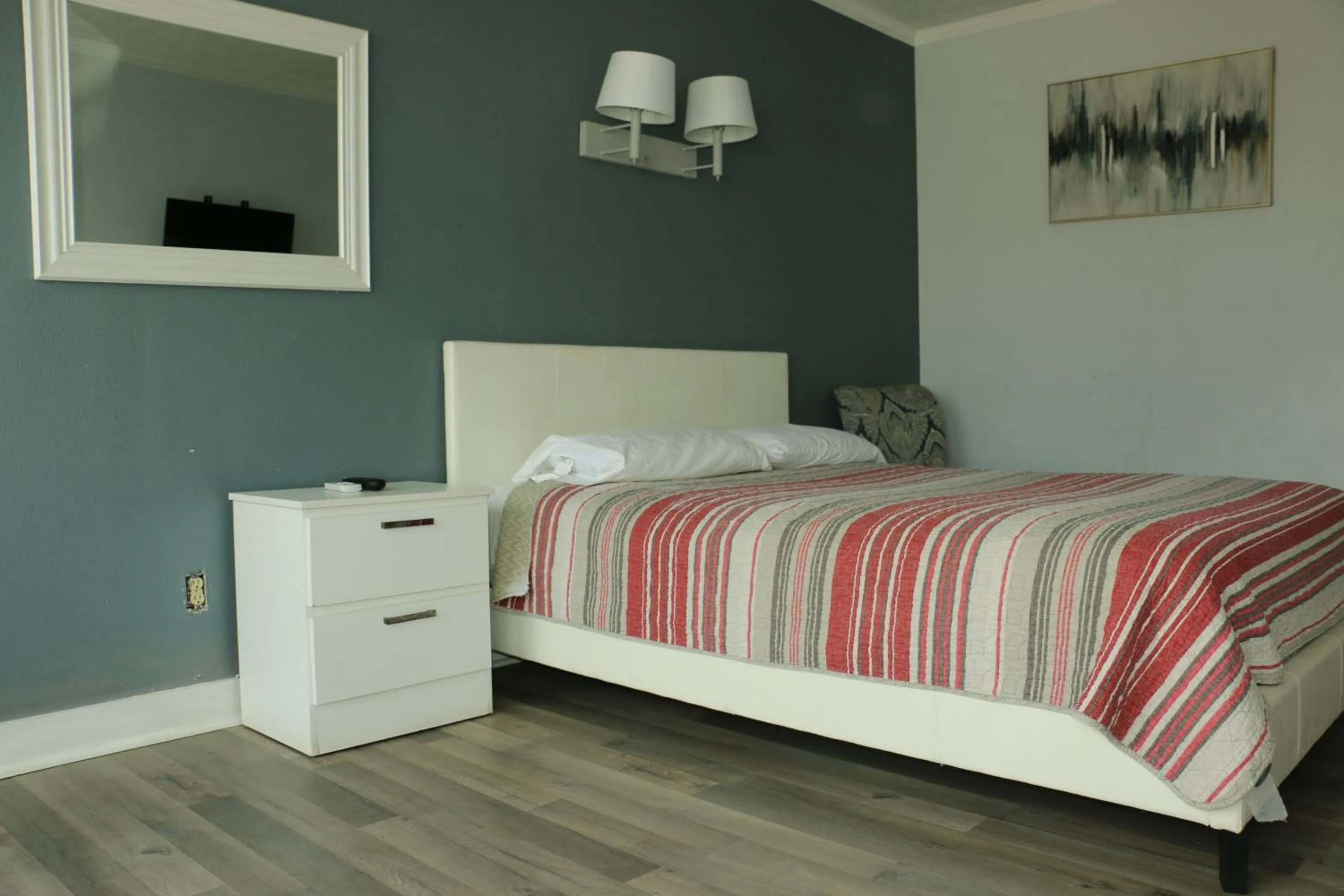 Bed in Travel Inn Fort Pierce