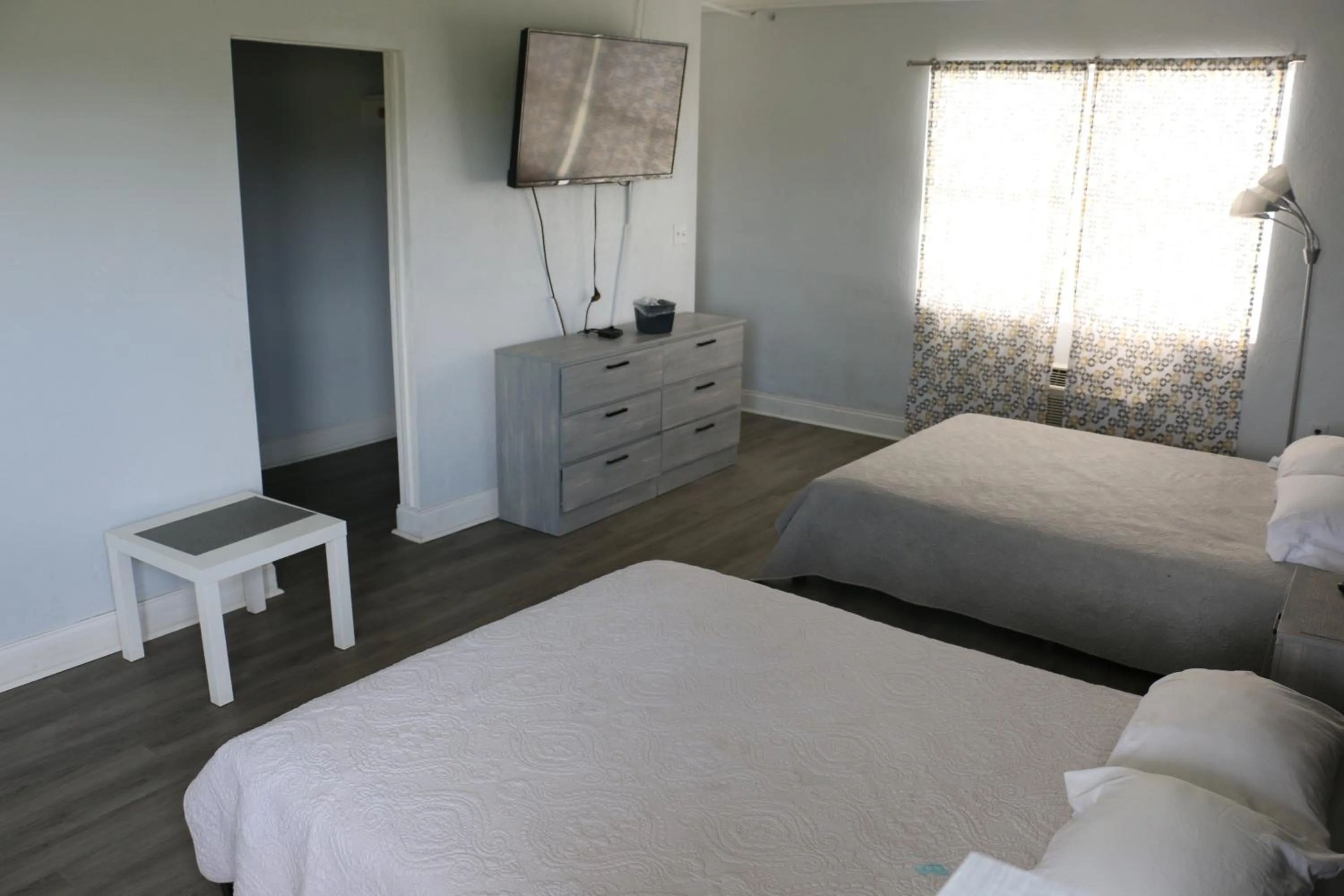 Bed in Travel Inn Fort Pierce