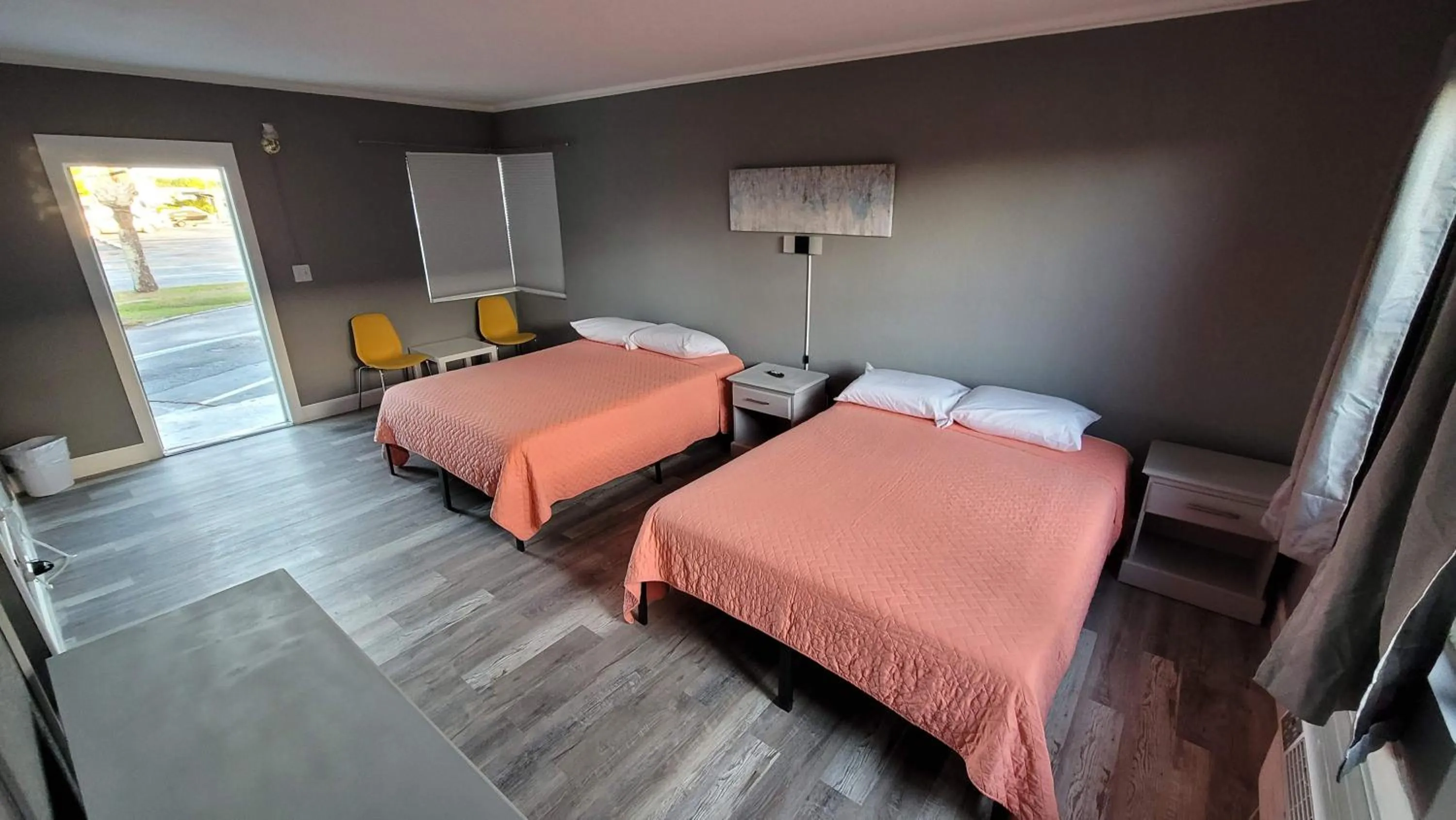 Bed in Travel Inn Fort Pierce