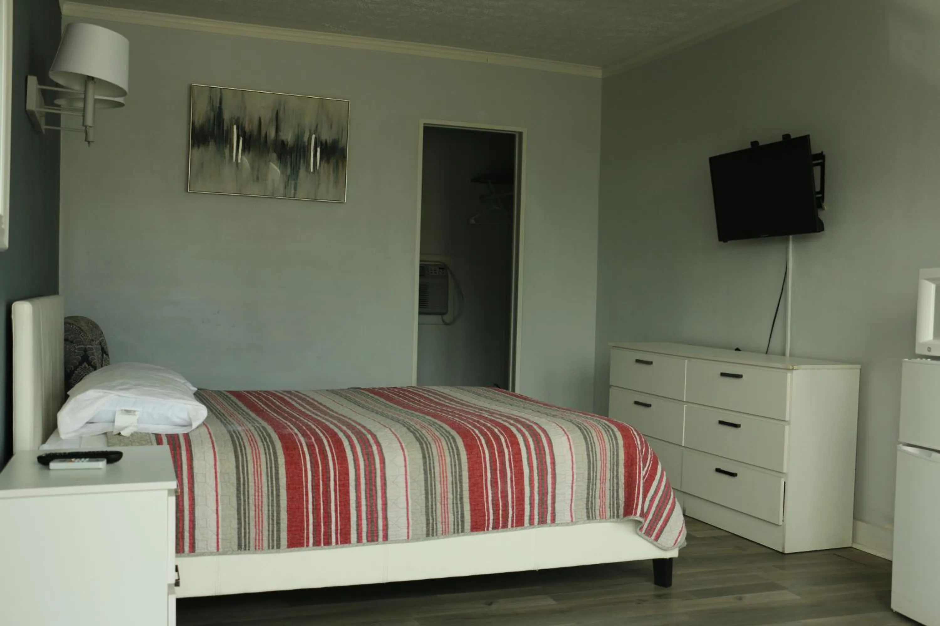 Bed in Travel Inn Fort Pierce