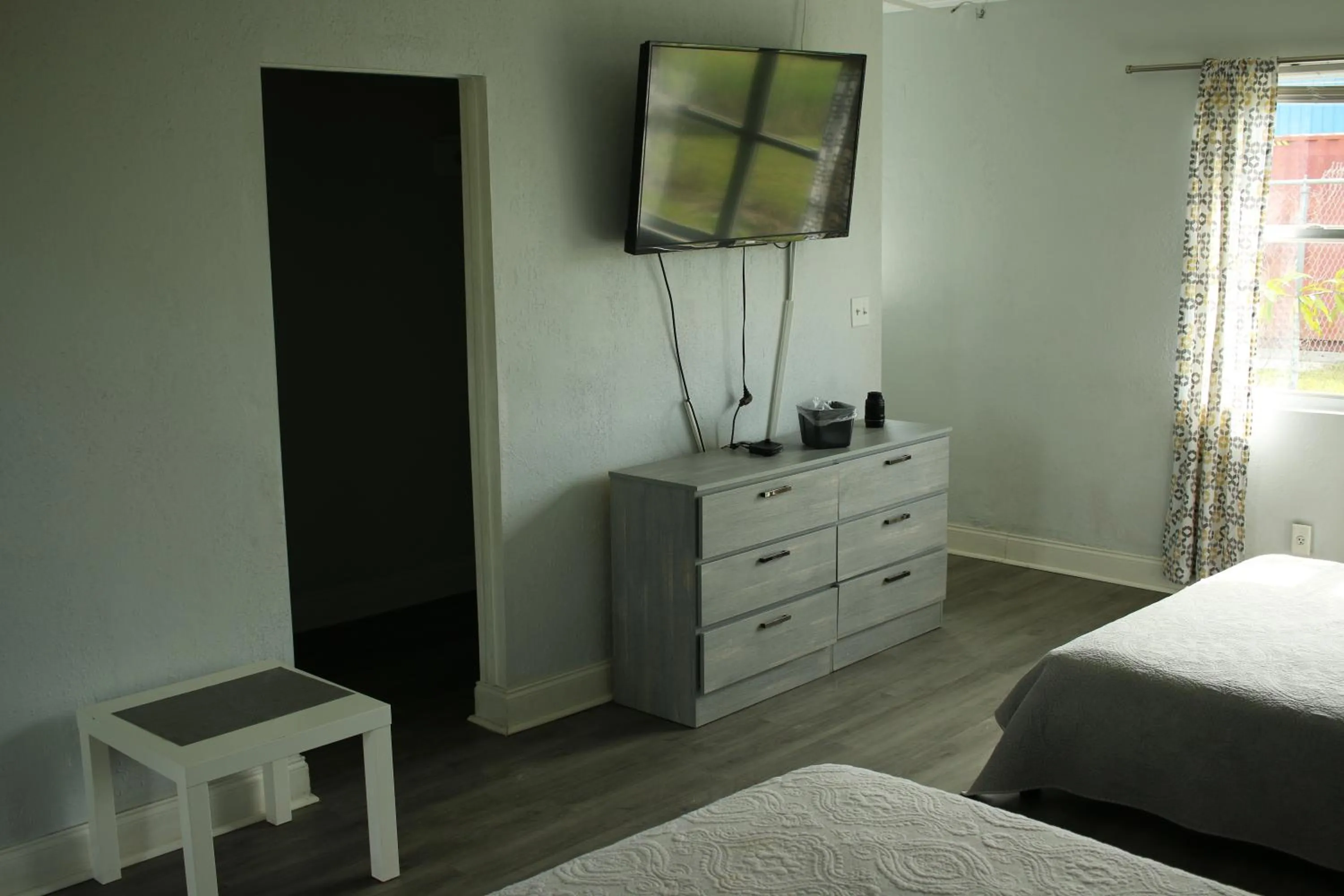 Bed in Travel Inn Fort Pierce