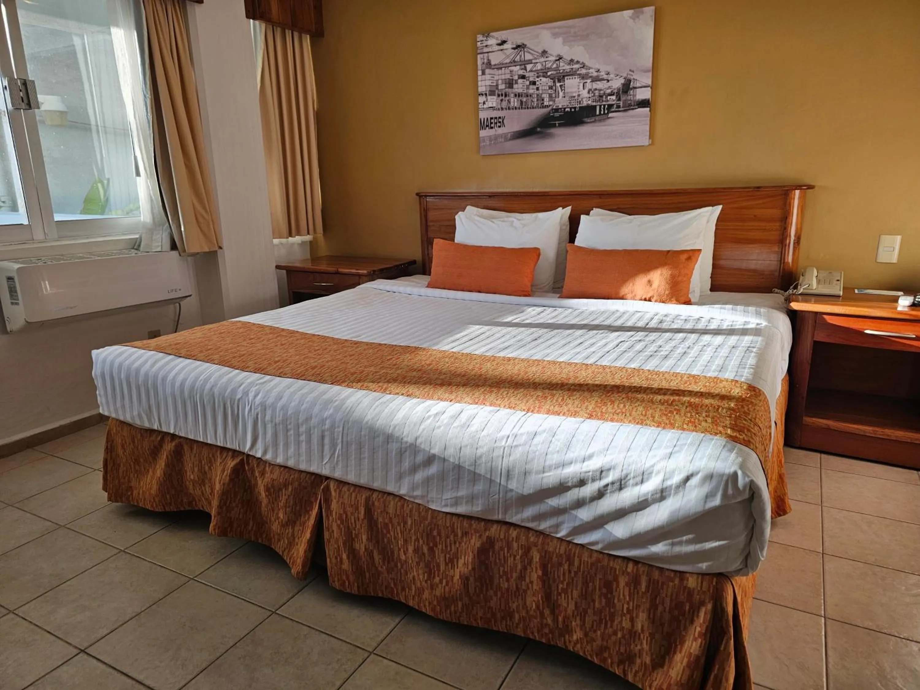 Bedroom, Bed in Best Western Riviera Tuxpan