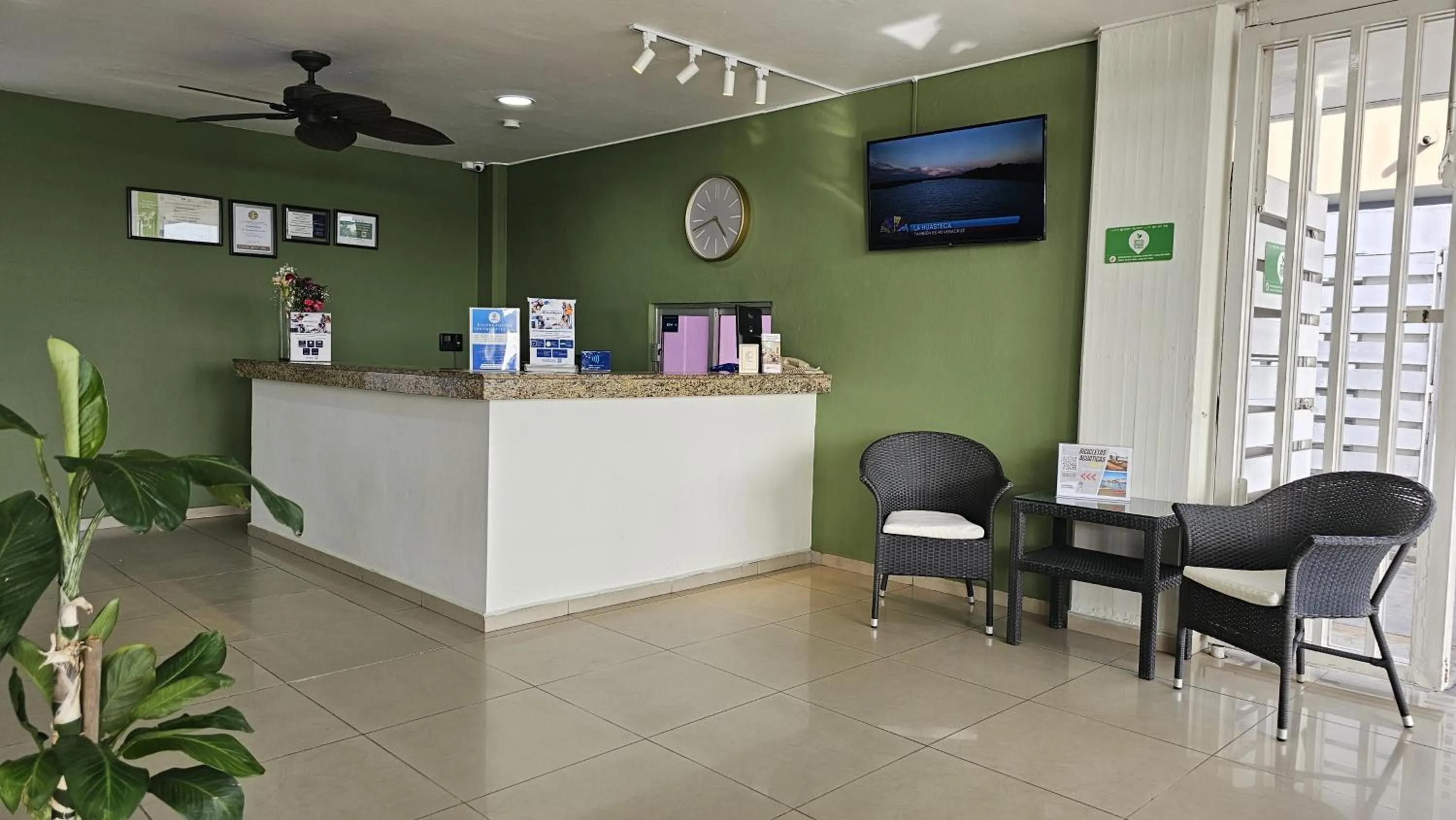 Lobby or reception in Best Western Riviera Tuxpan
