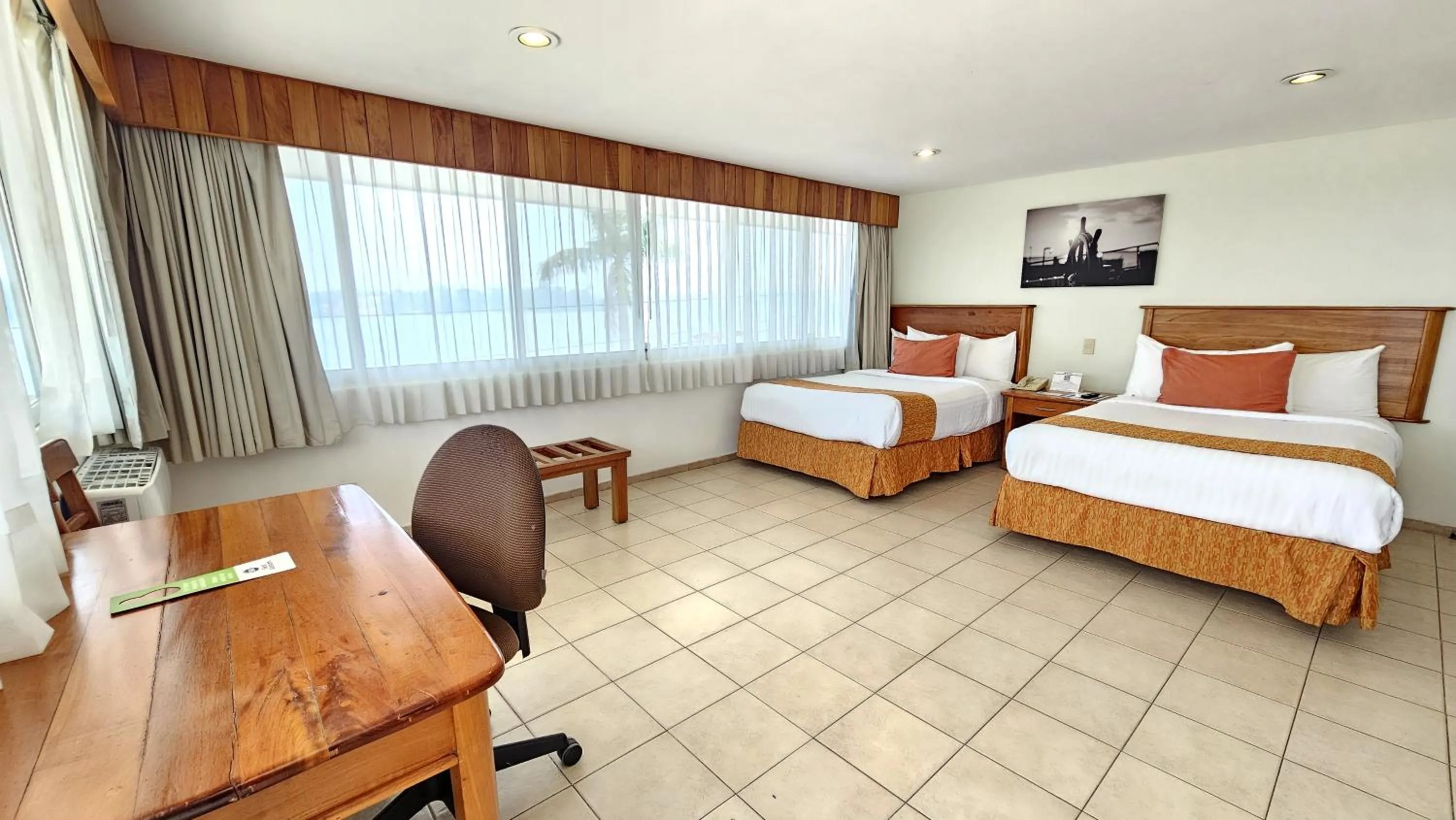 Photo of the whole room, Bed in Best Western Riviera Tuxpan