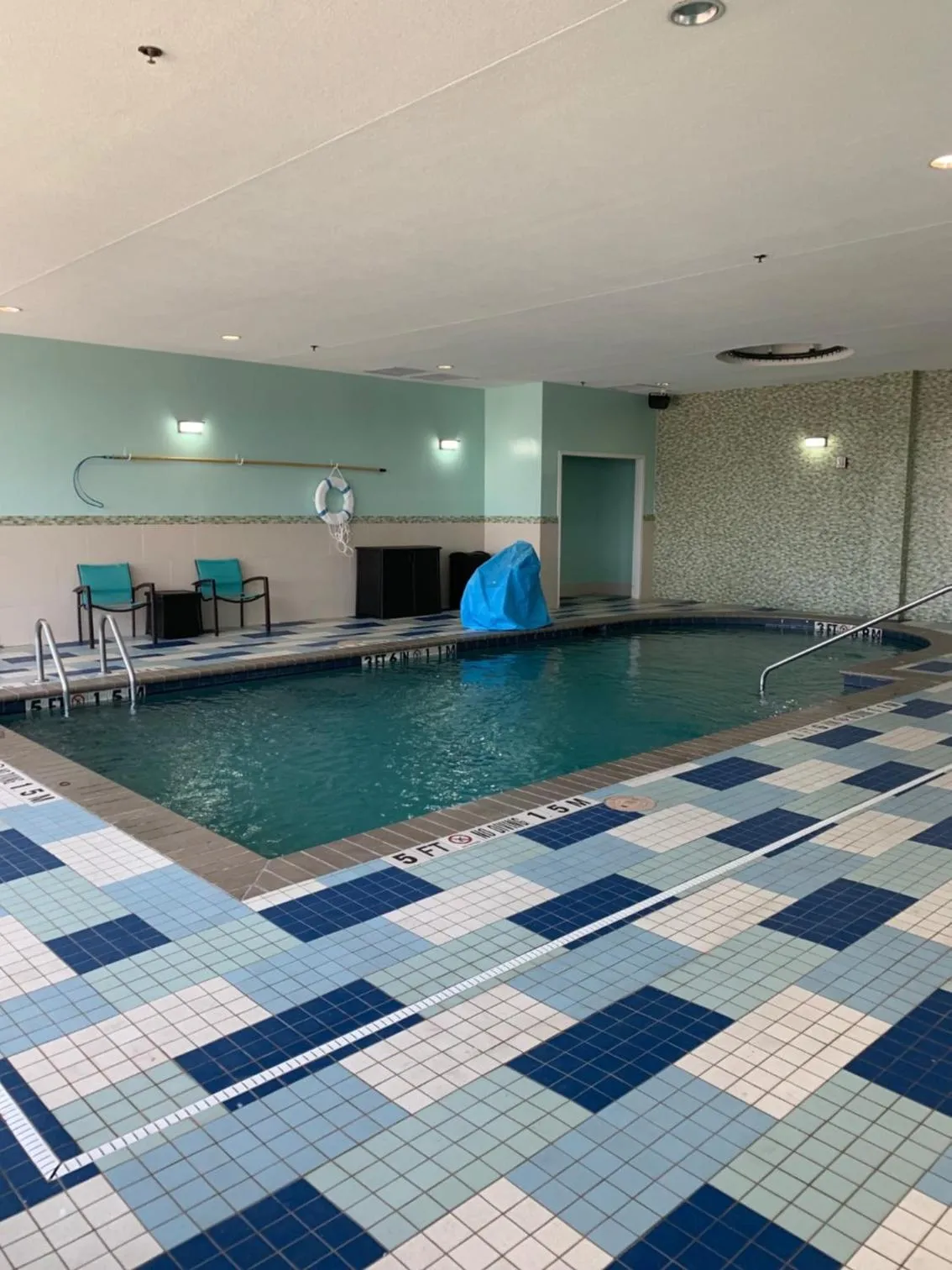 Swimming pool in SpringHill Suites by Marriott Houston Baytown