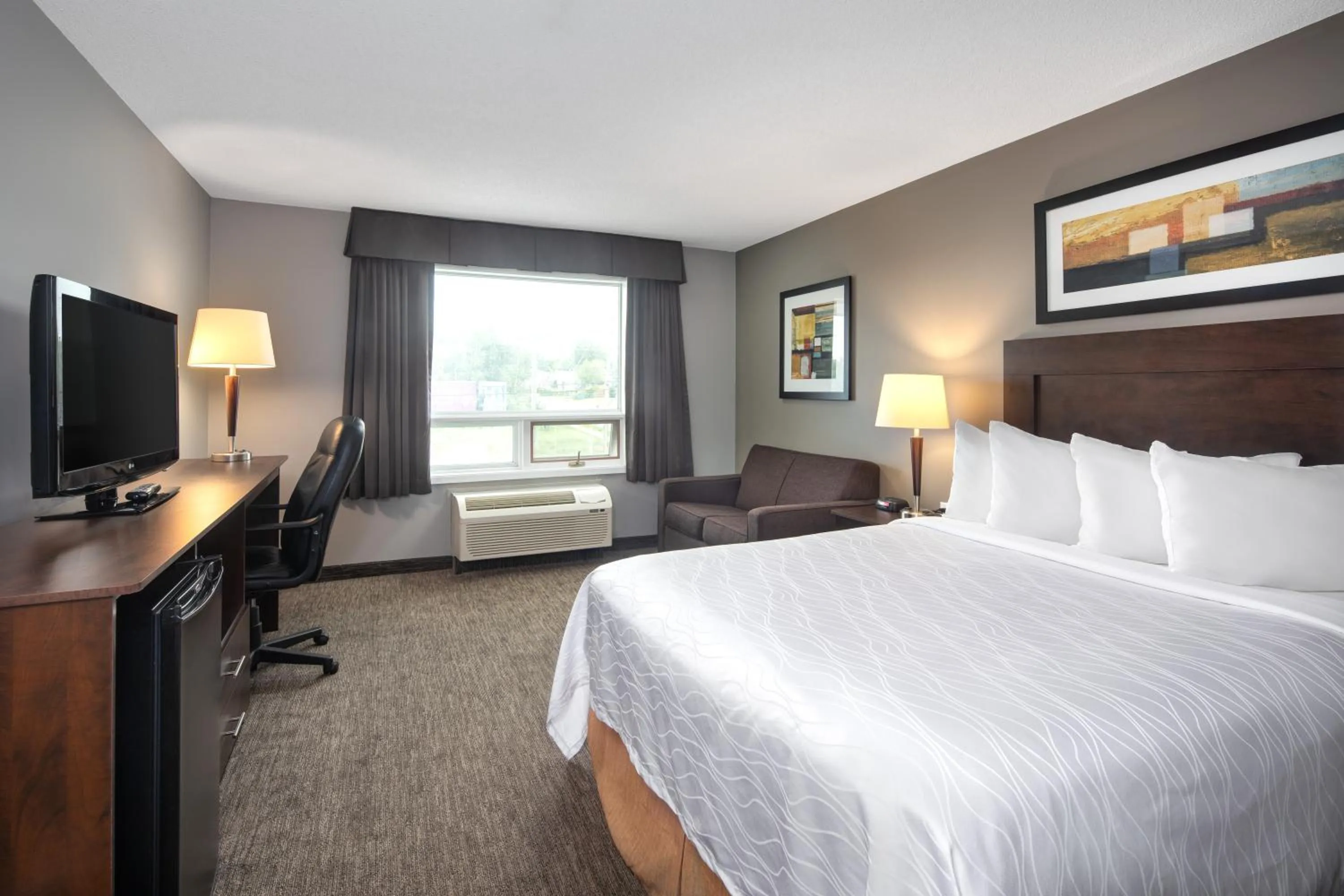 Bed in Travelodge Hotel by Wyndham Sudbury