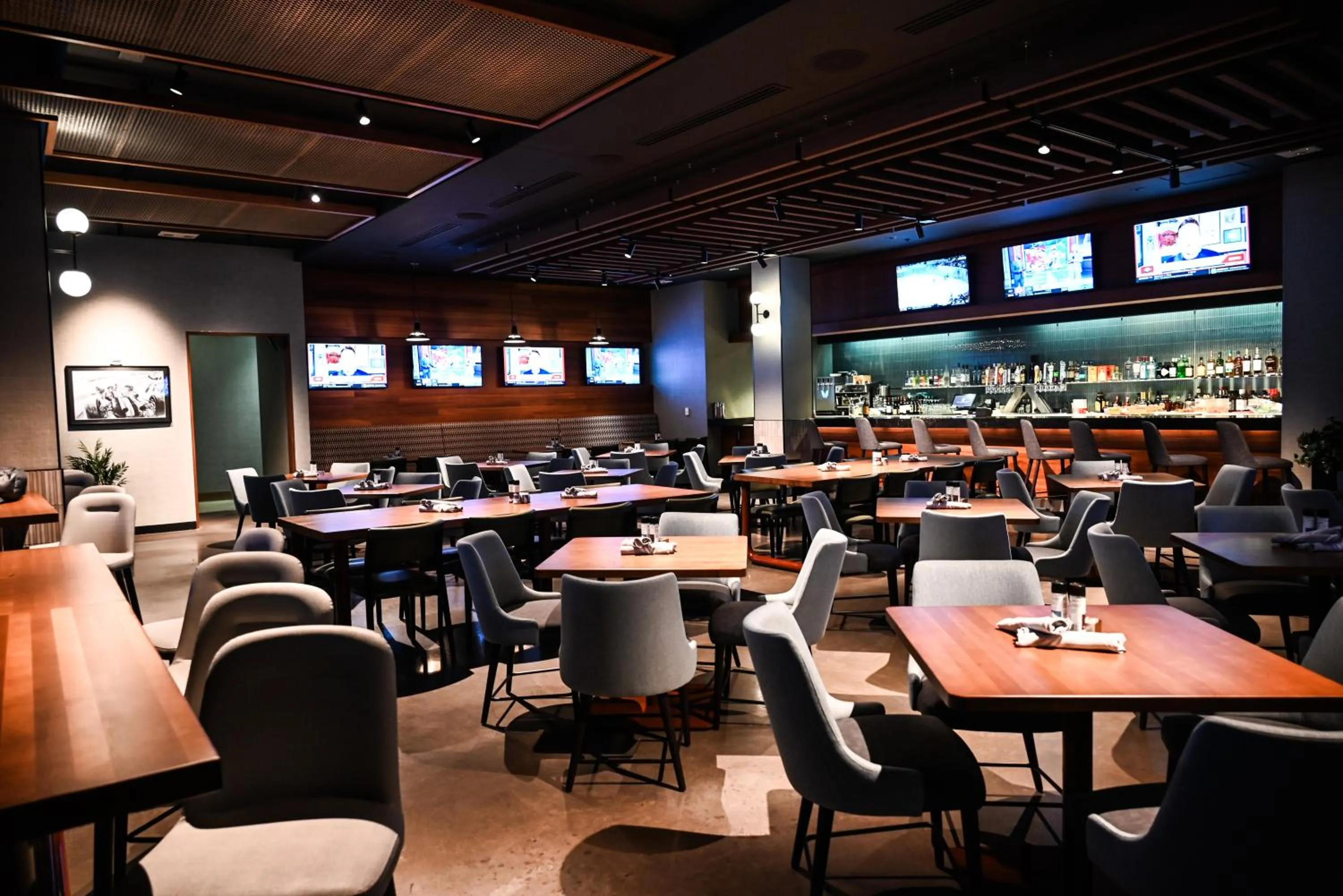 Restaurant/places to eat in JW Marriott Indianapolis