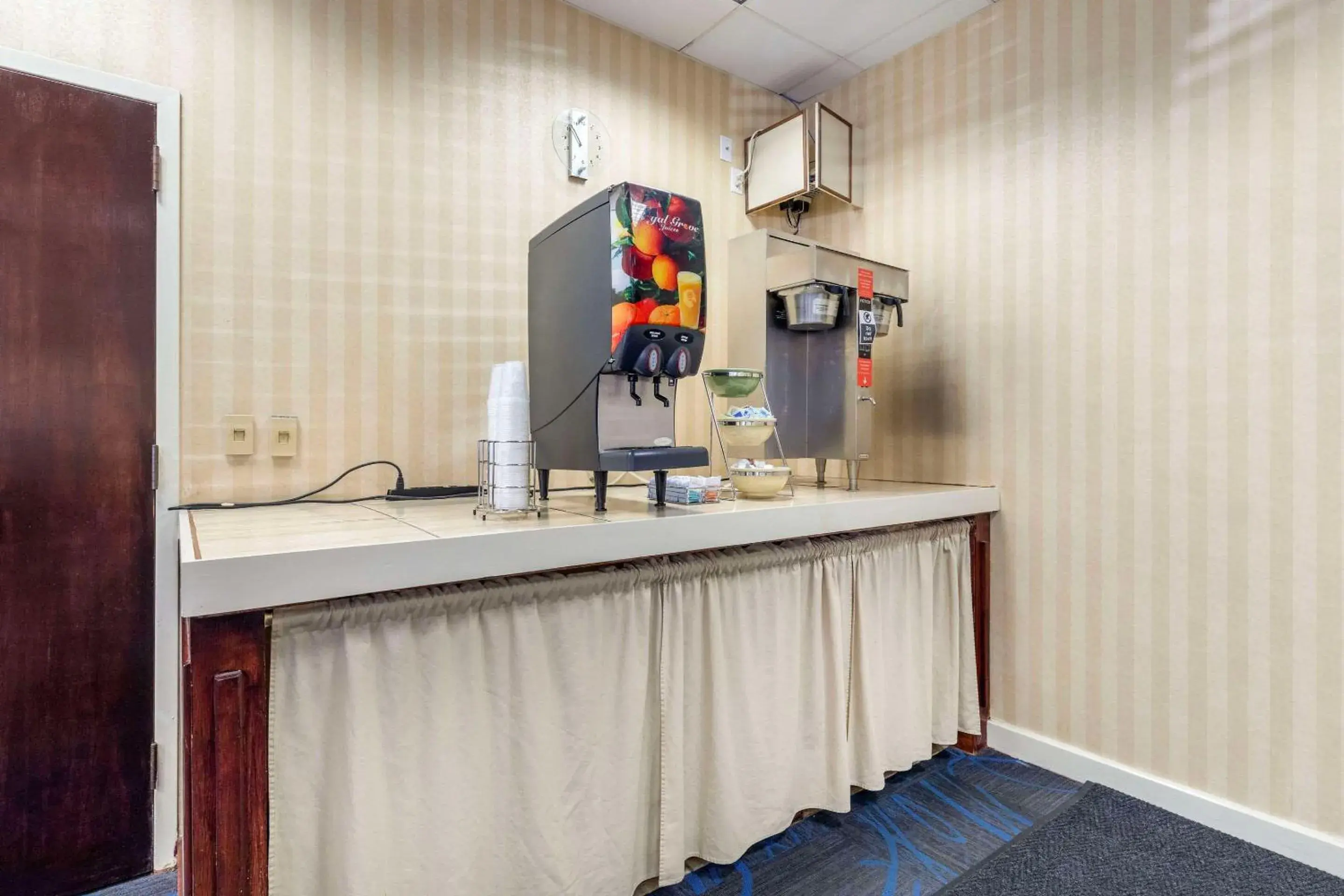 Breakfast in Quality Inn Vienna - Tysons Corner Breakfast in Quality Inn Vienna - Tysons Corner