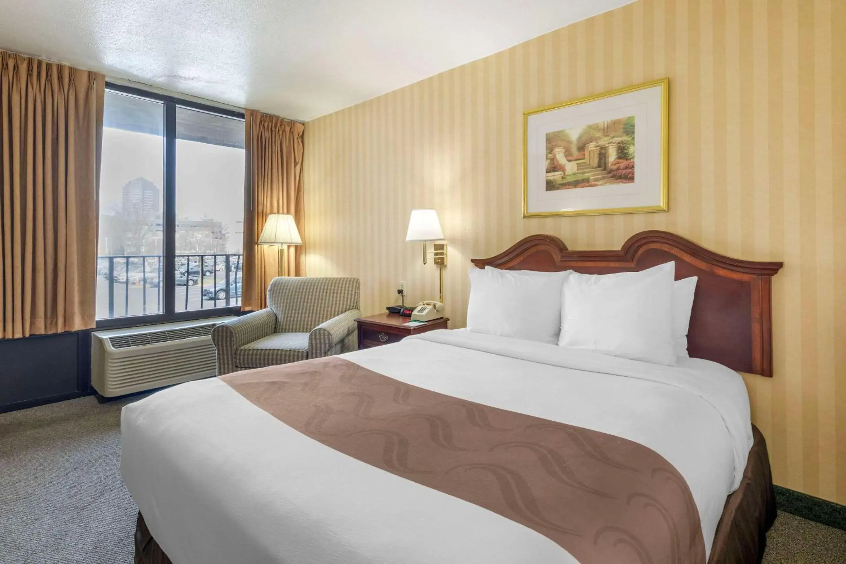 Bedroom, Bed in Quality Inn Vienna - Tysons Corner Bedroom, Bed in Quality Inn Vienna - Tysons Corner