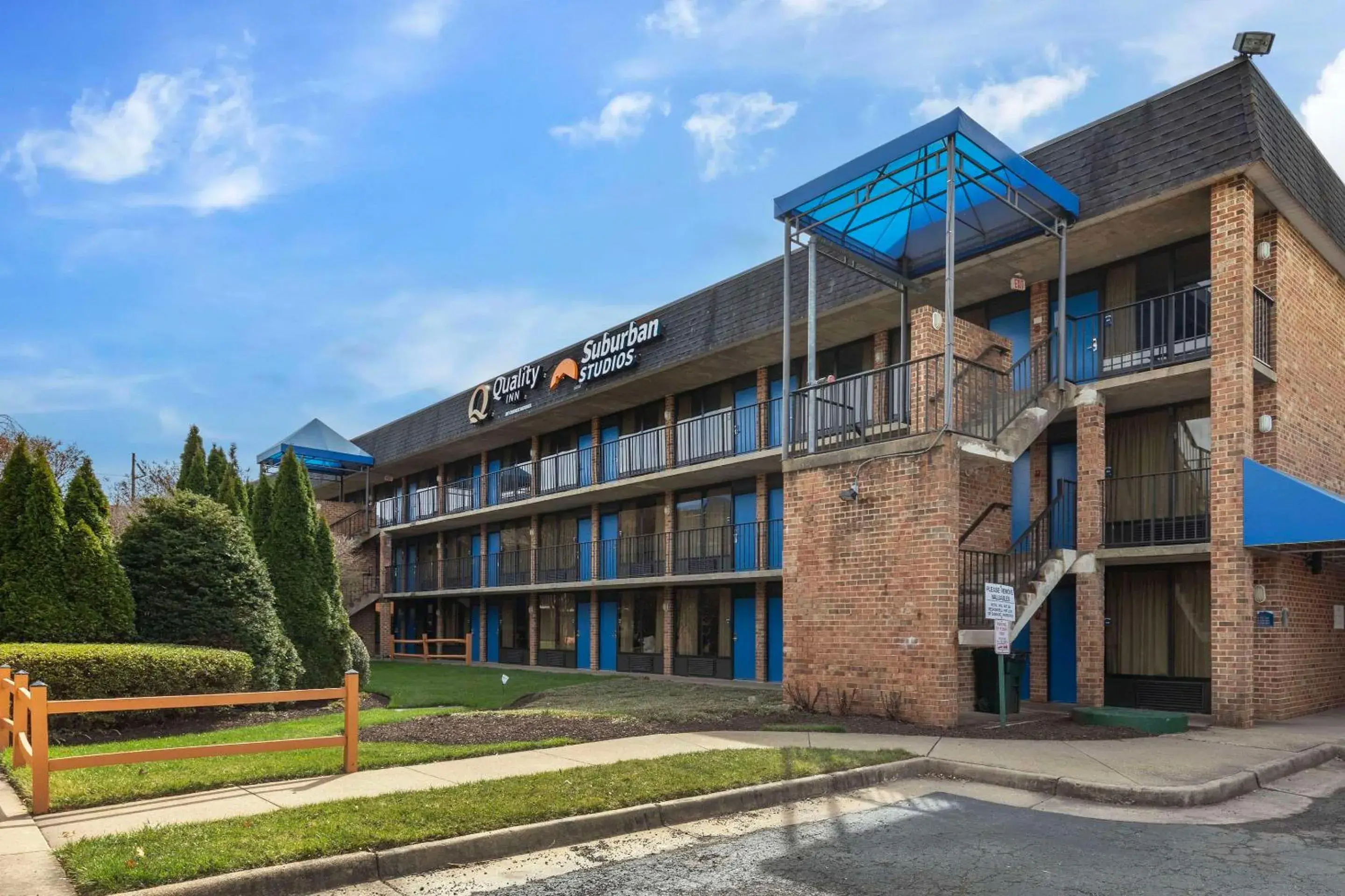 Property building in Quality Inn Vienna - Tysons Corner Property building in Quality Inn Vienna - Tysons Corner