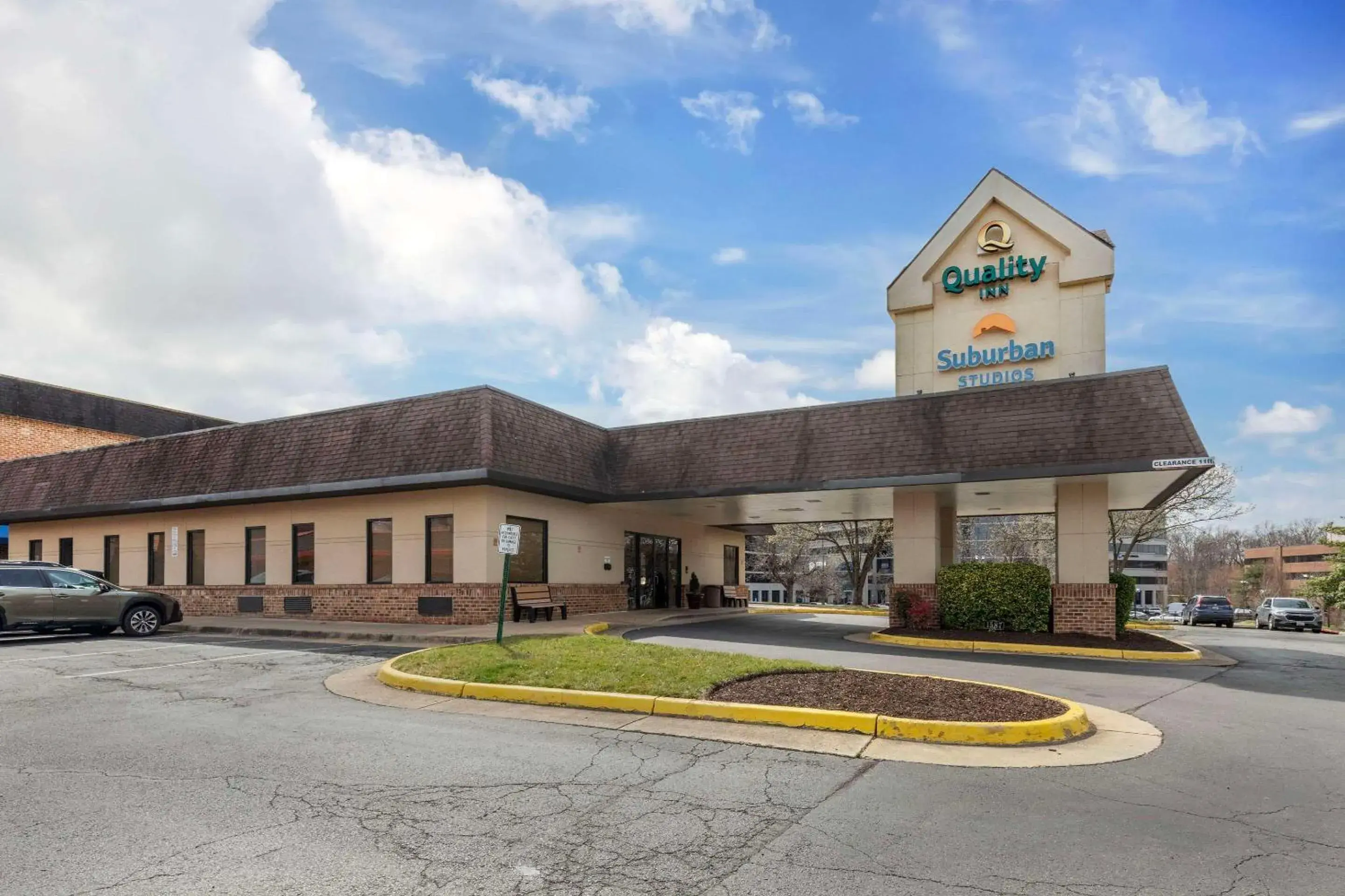 Property building in Quality Inn Vienna - Tysons Corner Property building in Quality Inn Vienna - Tysons Corner