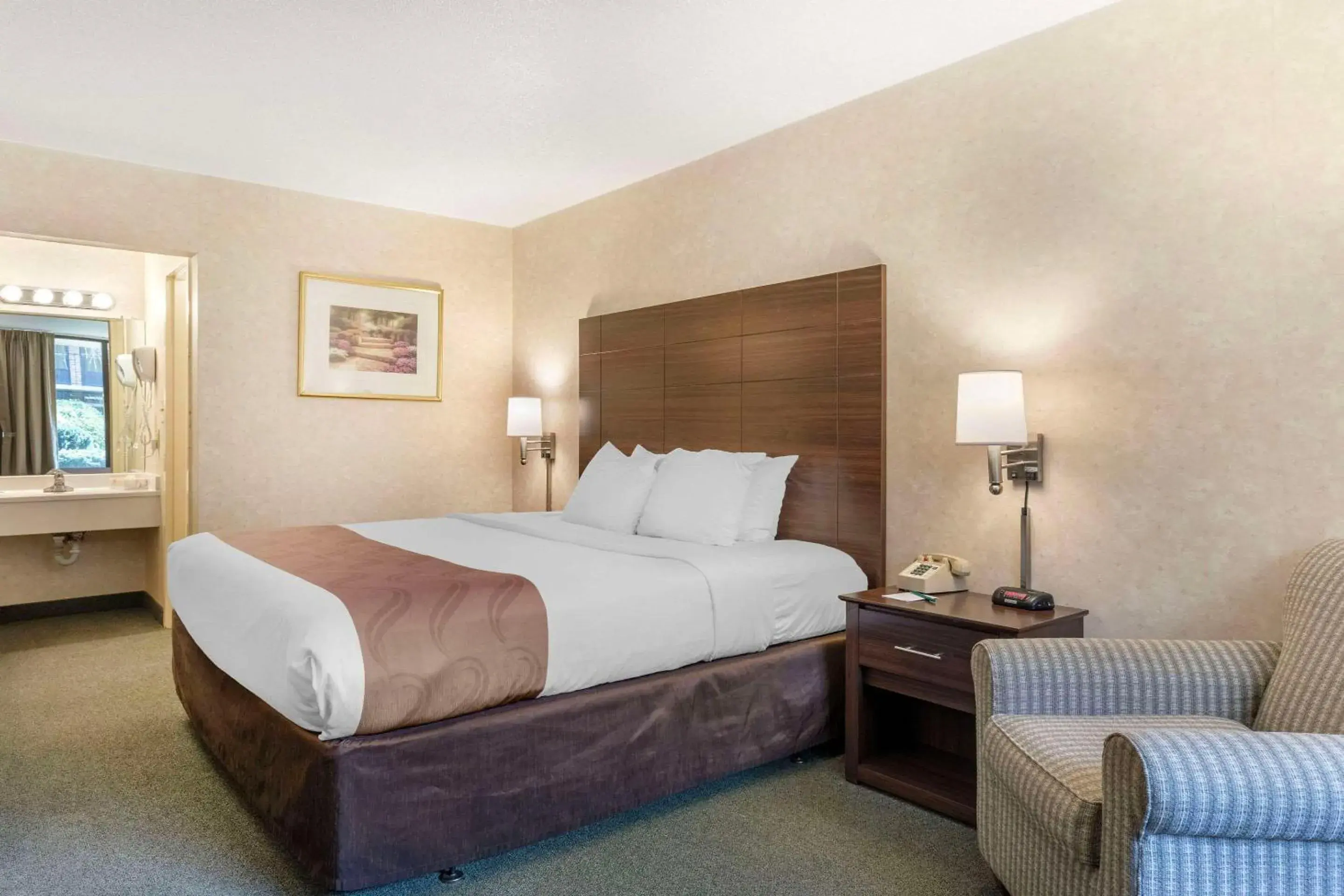 Bedroom, Bed in Quality Inn Vienna - Tysons Corner Bedroom, Bed in Quality Inn Vienna - Tysons Corner