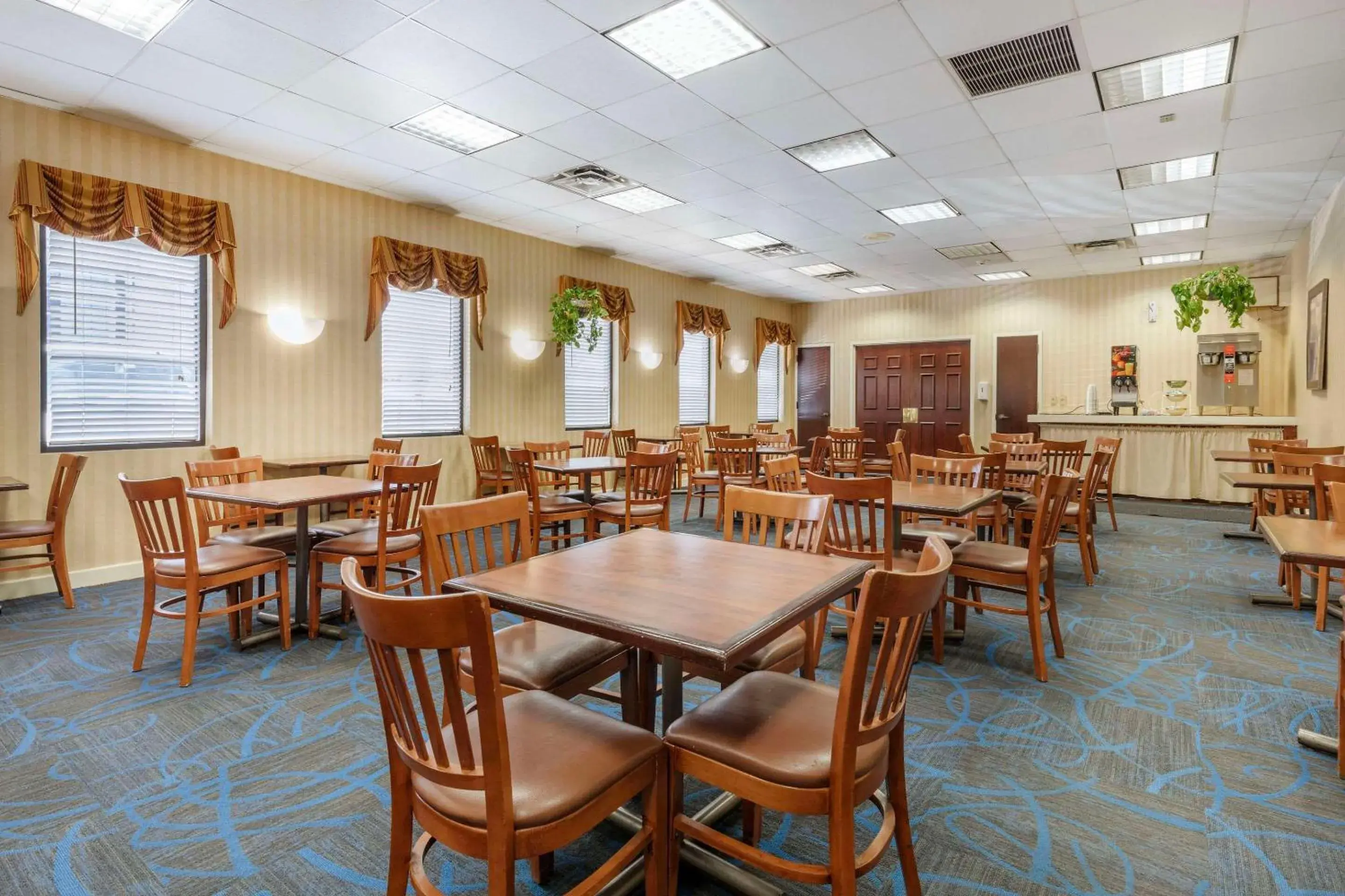 Breakfast in Quality Inn Vienna - Tysons Corner Breakfast in Quality Inn Vienna - Tysons Corner