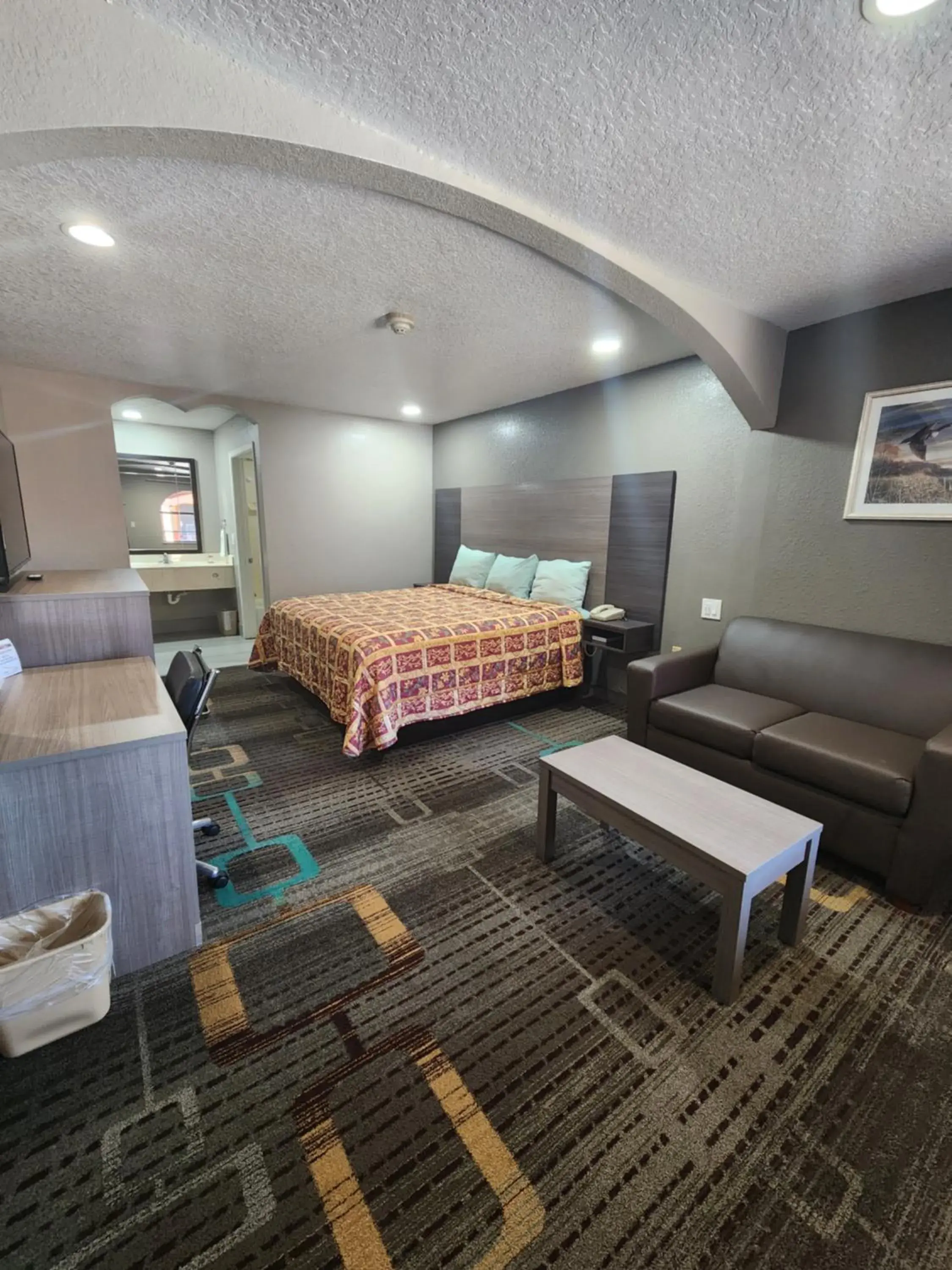 TV and multimedia, Bed in Scottish Inn and Suites Beaumont TV and multimedia, Bed in Scottish Inn and Suites Beaumont