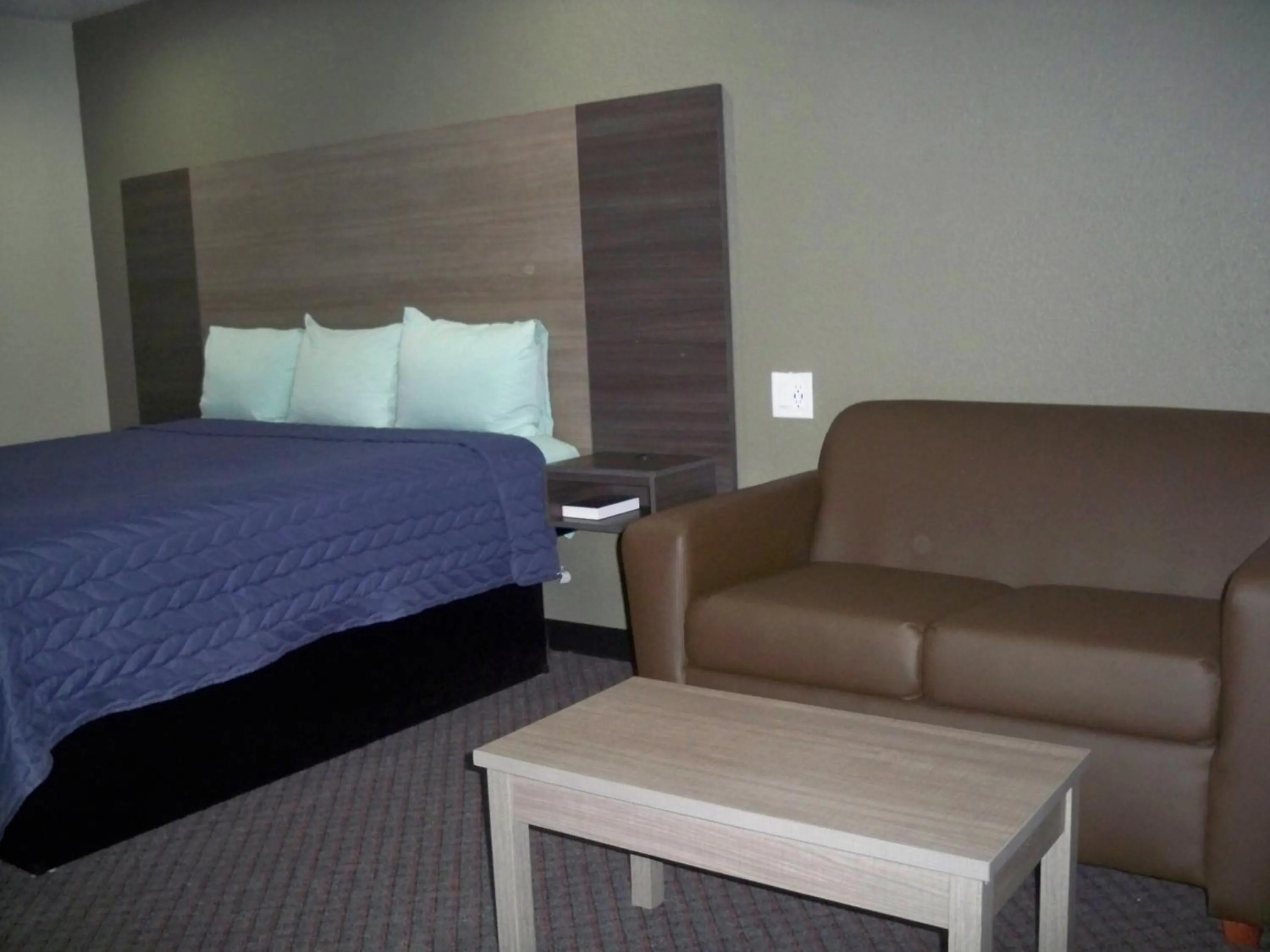 Bedroom, Bed in Scottish Inn and Suites Beaumont