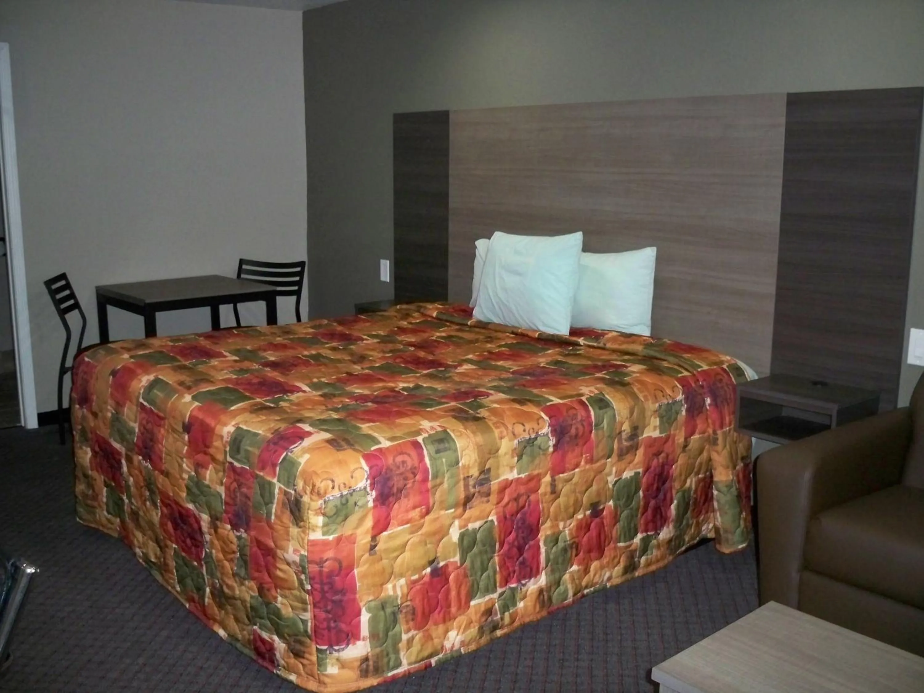 Bed in Scottish Inn and Suites Beaumont