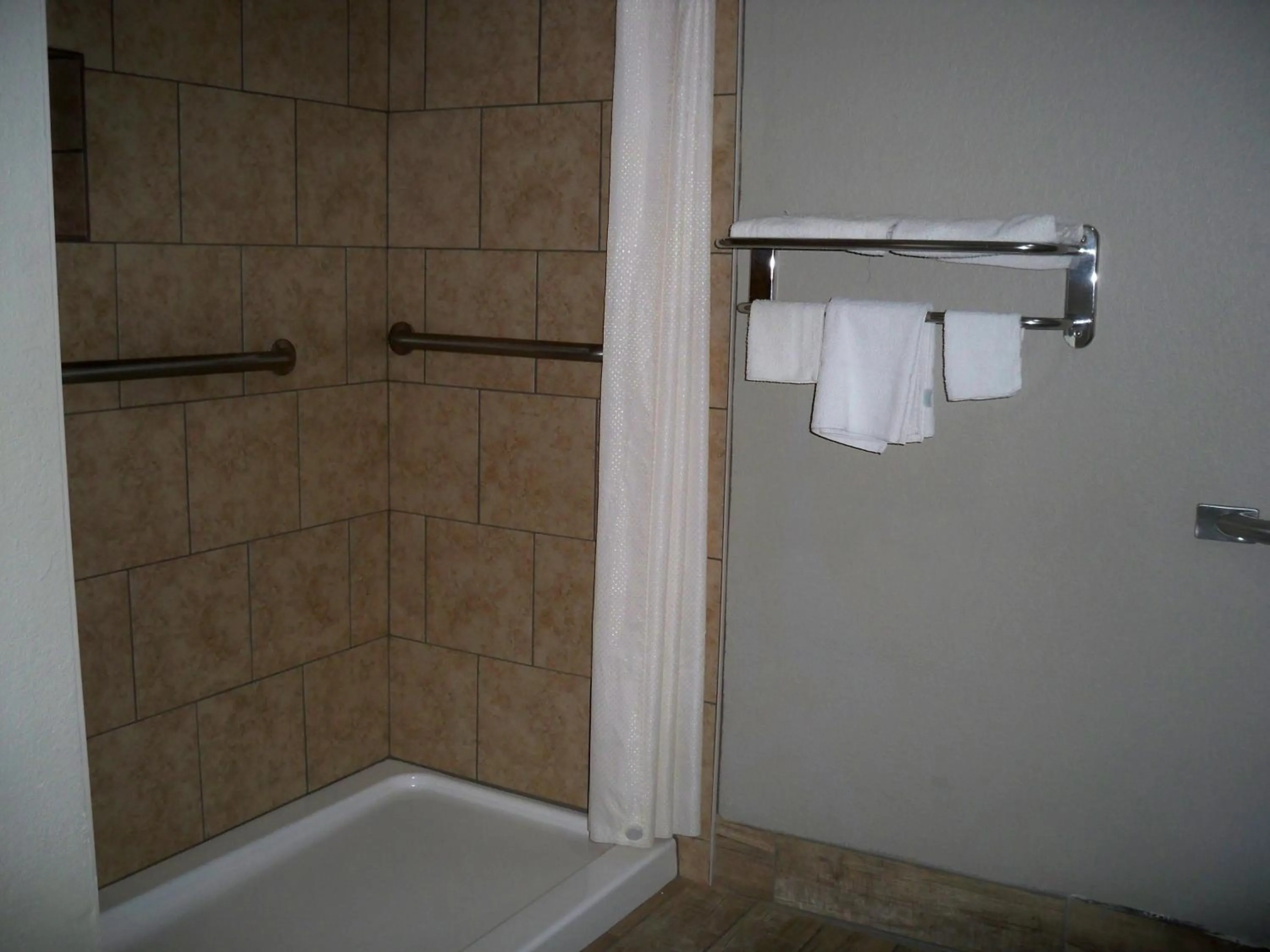 Bedroom in Scottish Inn and Suites Beaumont