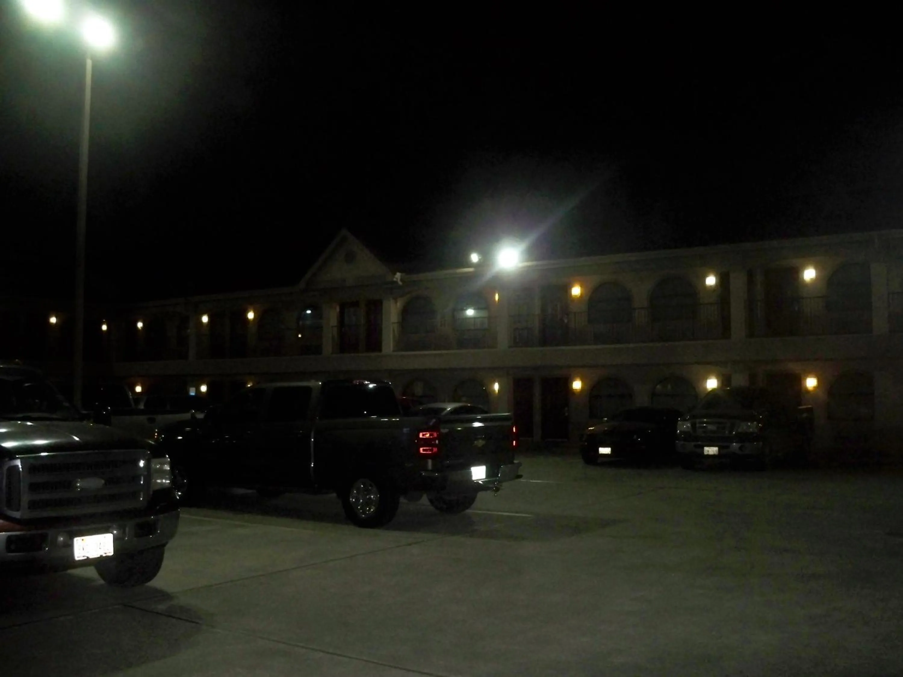 Night in Scottish Inn and Suites Beaumont