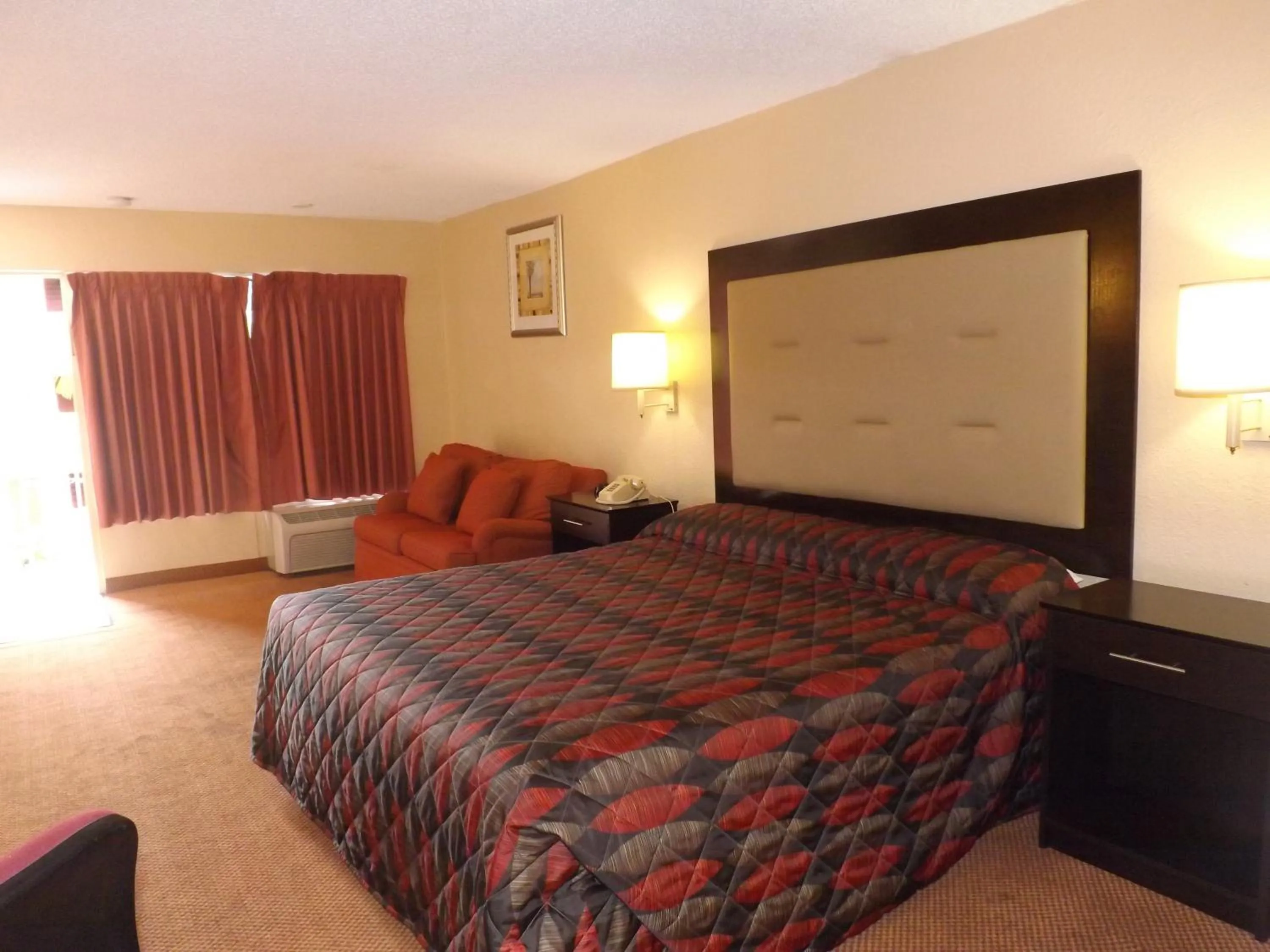 Bed in Plantation Inn Hotel And Lounge