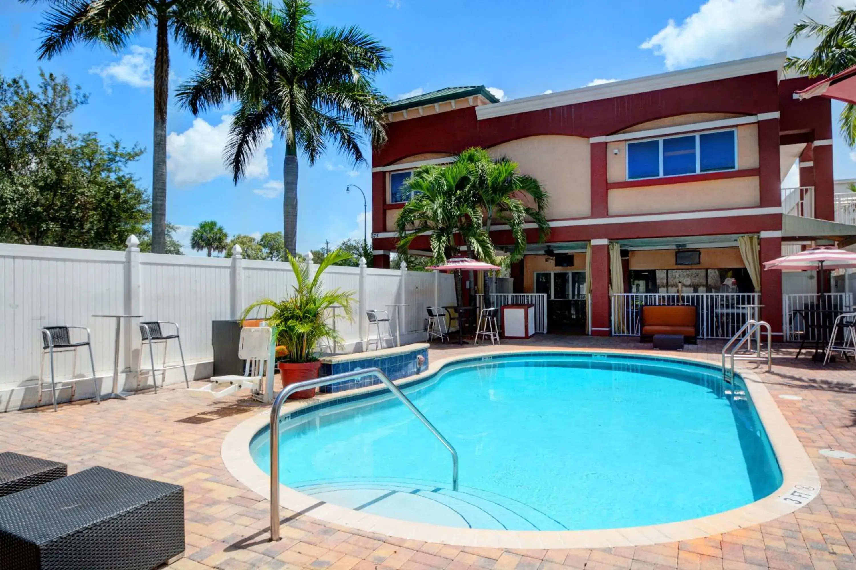 Lounge or bar, Swimming Pool in Plantation Inn Hotel And Lounge