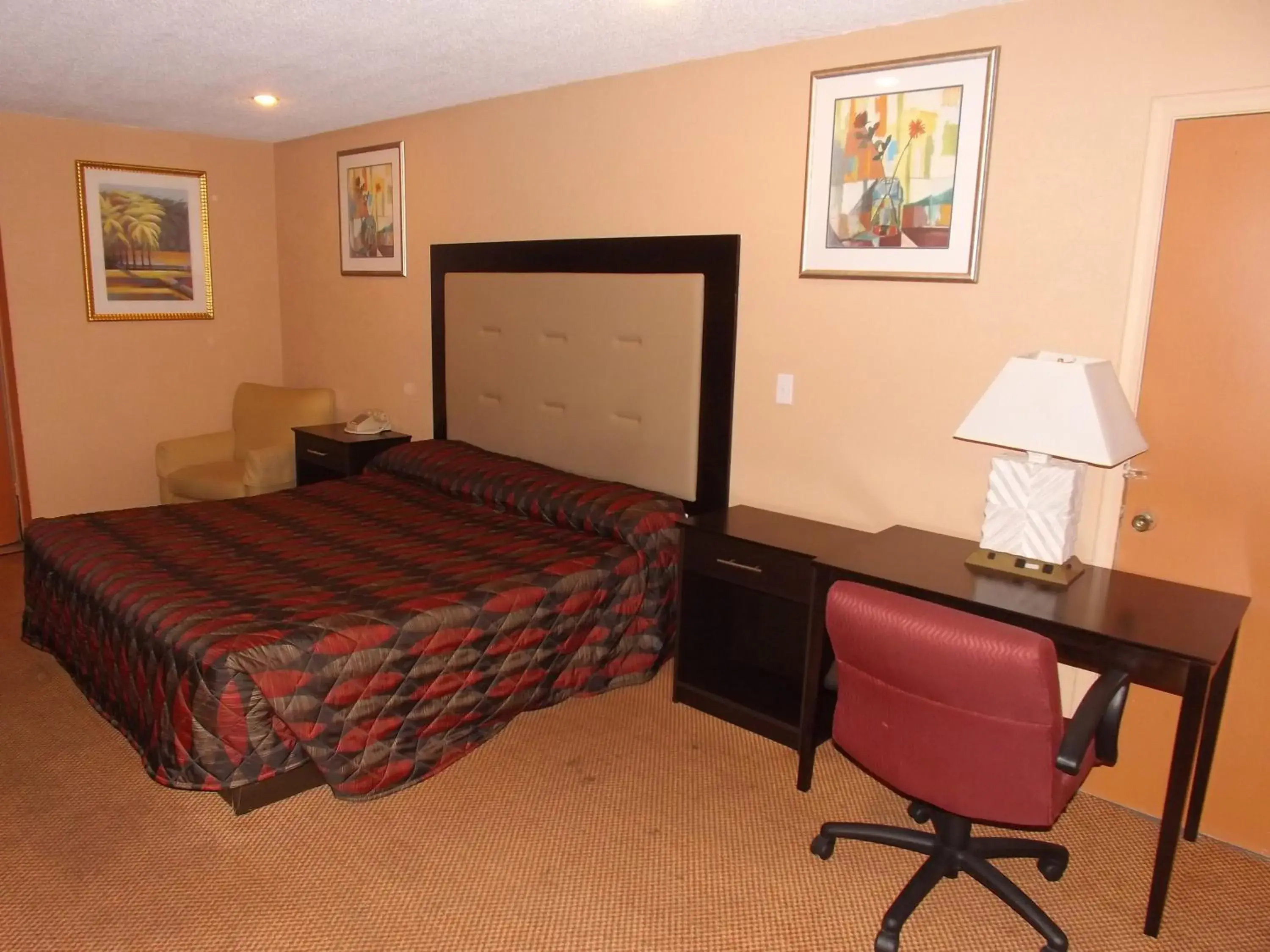 Bed in Plantation Inn Hotel And Lounge