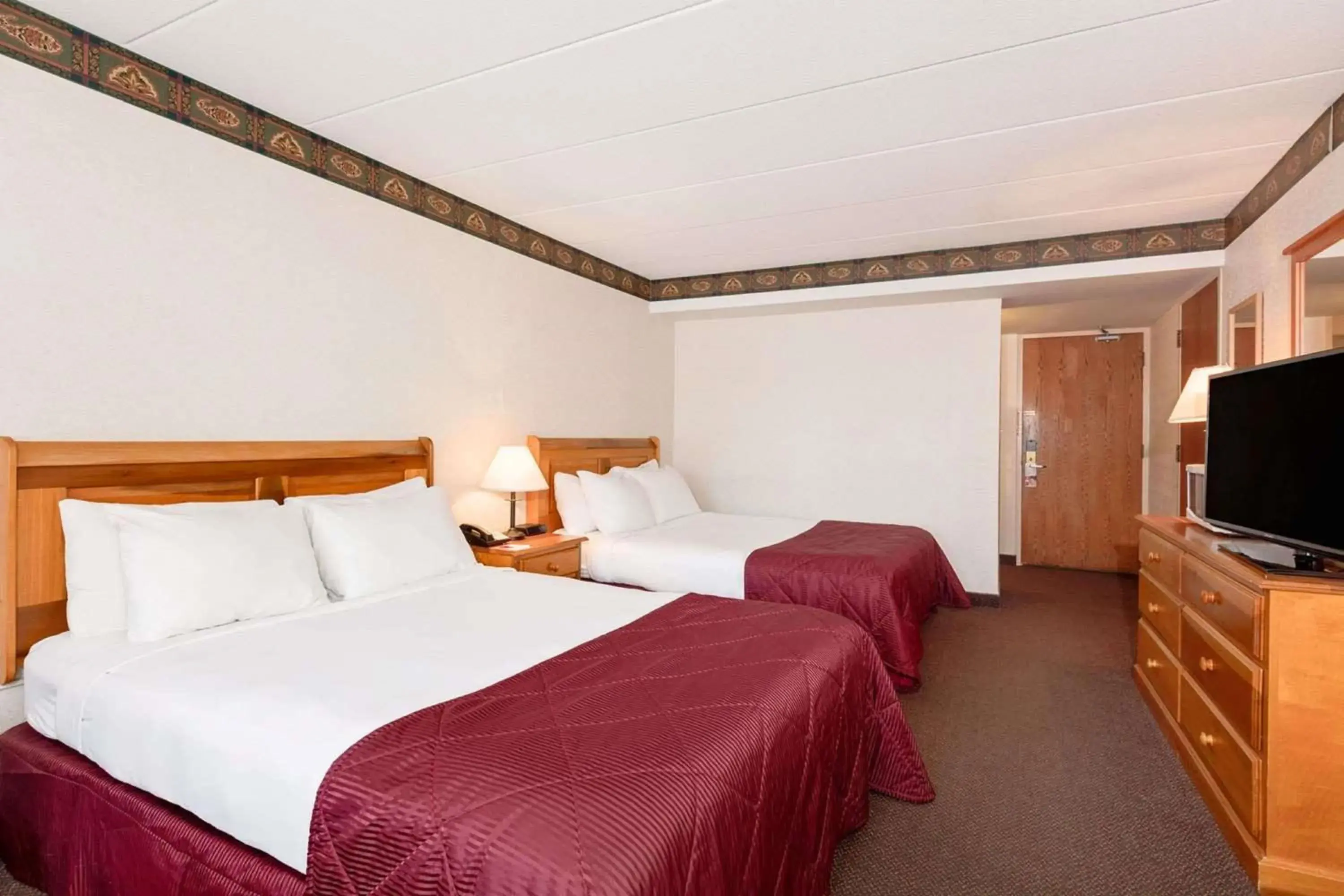 Bedroom, Bed in Ramada by Wyndham Pinewood Park Resort North Bay Bedroom, Bed in Ramada by Wyndham Pinewood Park Resort North Bay