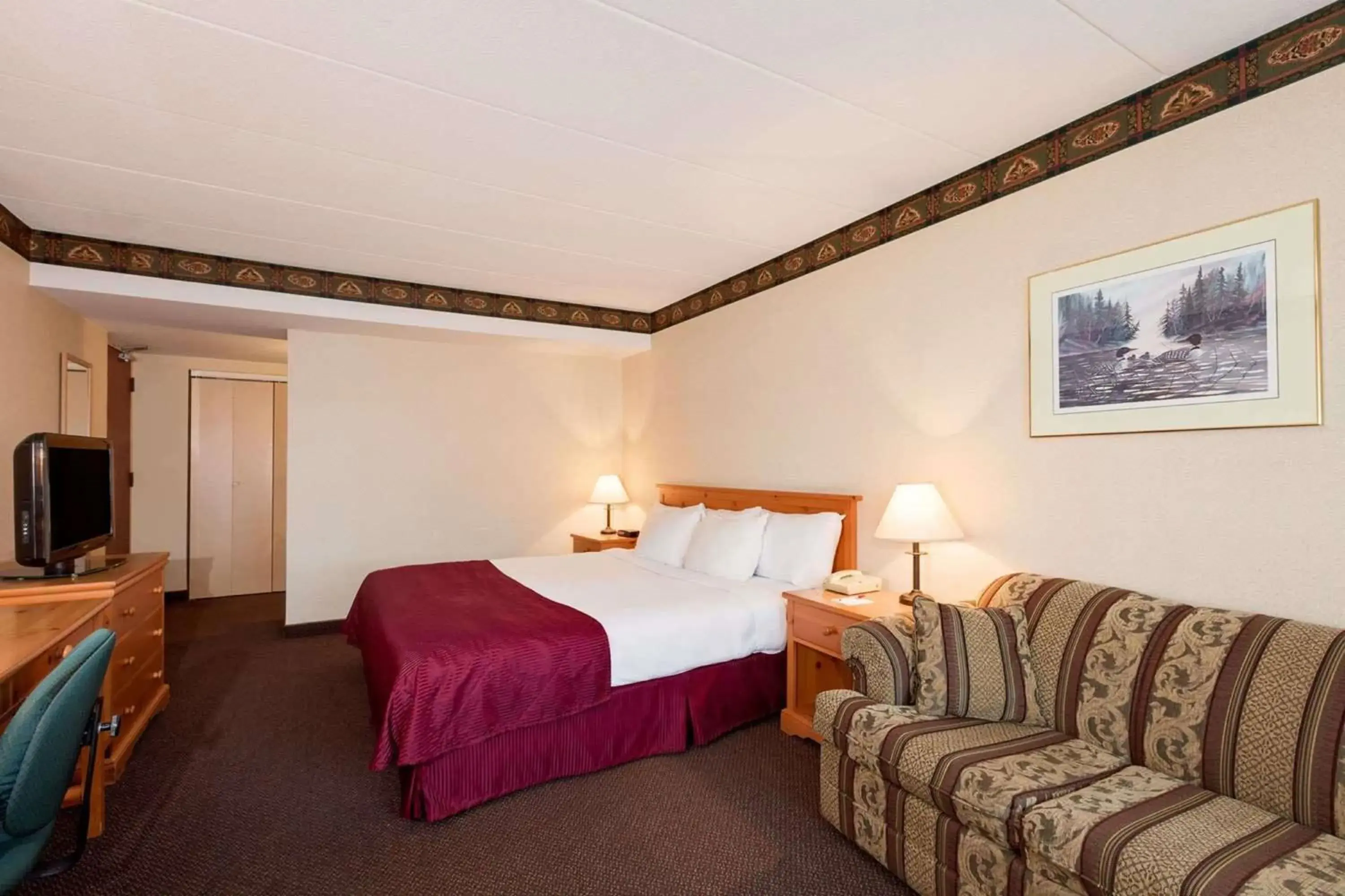 Bedroom, Bed in Ramada by Wyndham Pinewood Park Resort North Bay Bedroom, Bed in Ramada by Wyndham Pinewood Park Resort North Bay