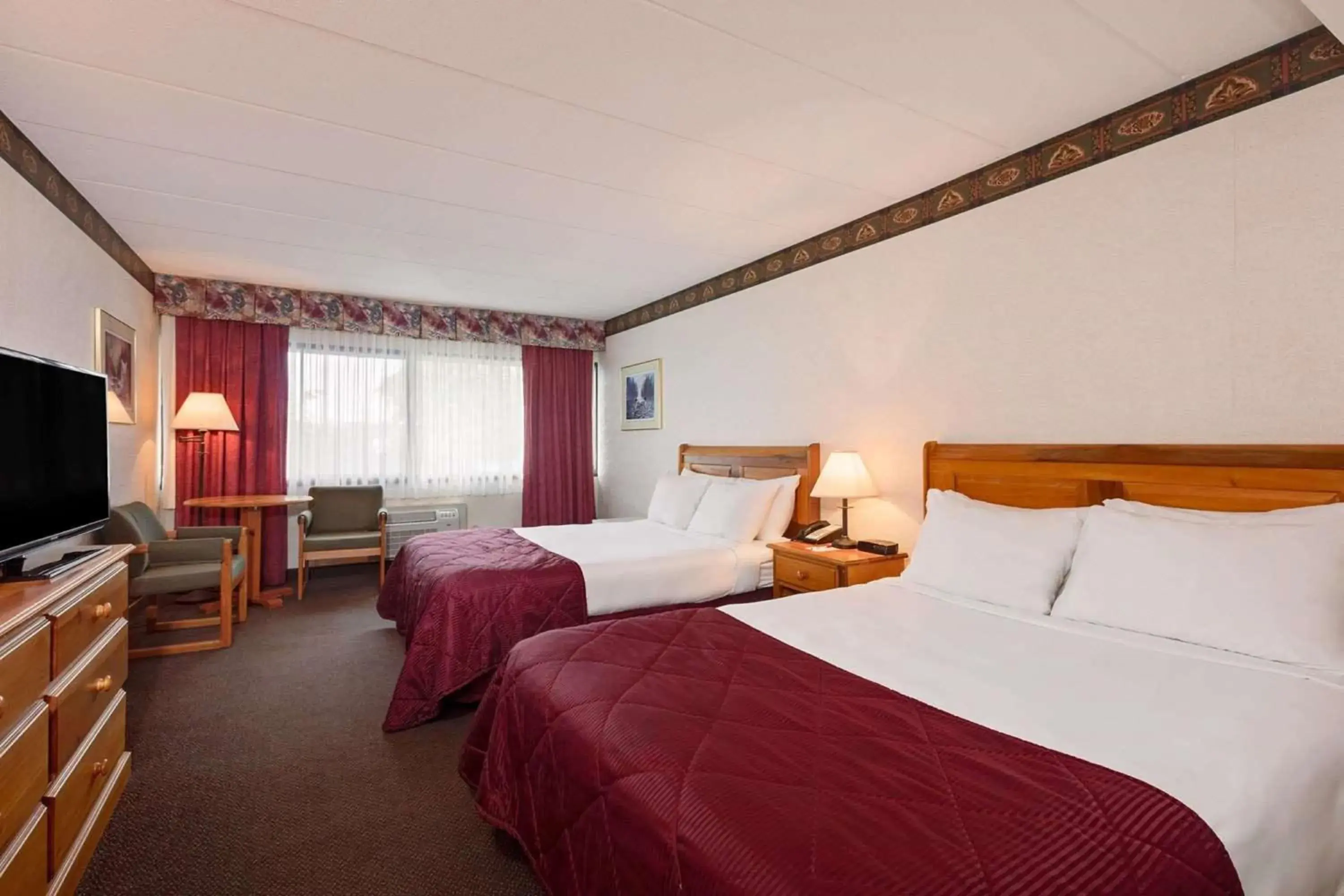 Bedroom, Bed in Ramada by Wyndham Pinewood Park Resort North Bay Bedroom, Bed in Ramada by Wyndham Pinewood Park Resort North Bay