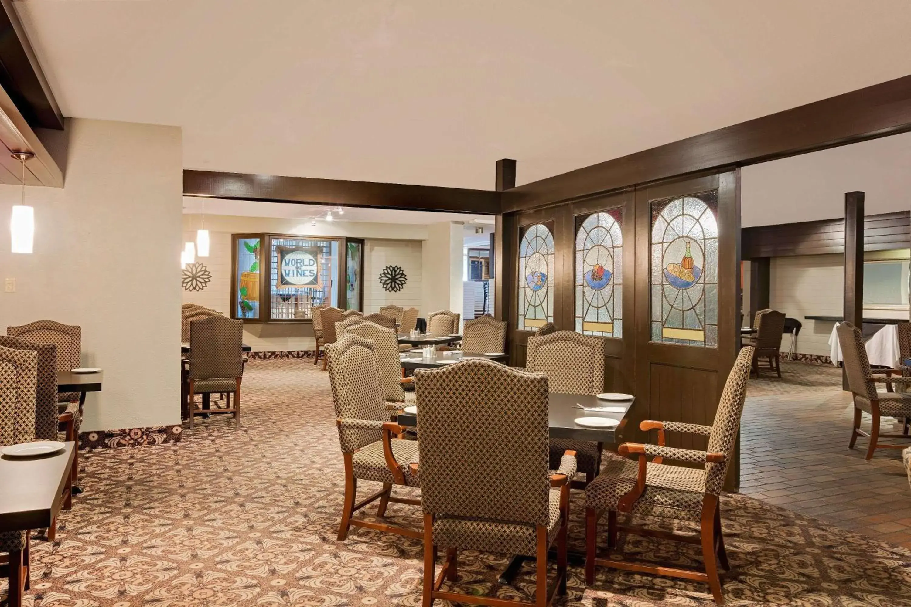 Restaurant/places to eat in Ramada by Wyndham Pinewood Park Resort North Bay Restaurant/places to eat in Ramada by Wyndham Pinewood Park Resort North Bay