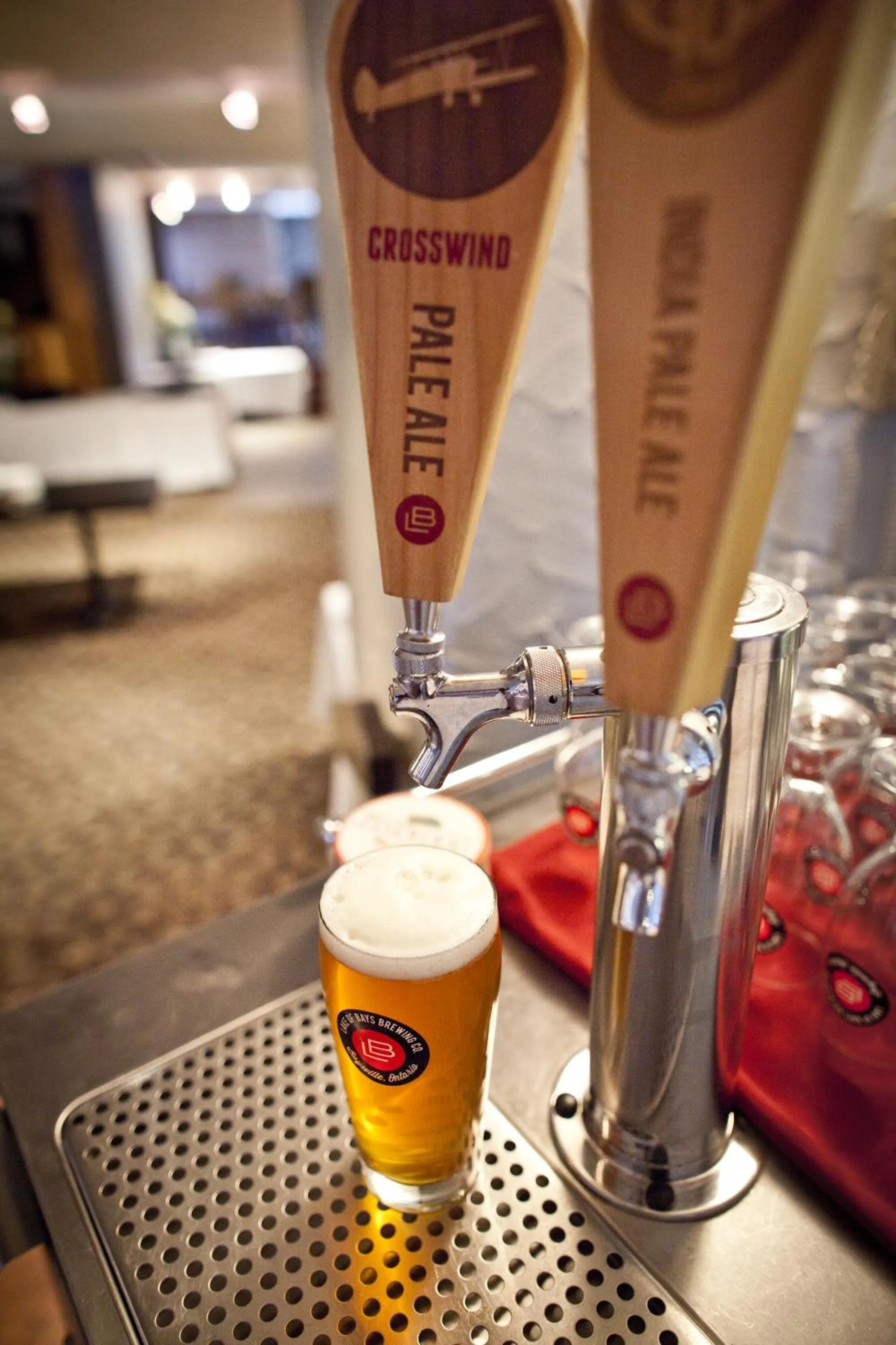 Lounge or bar in Ramada by Wyndham Pinewood Park Resort North Bay