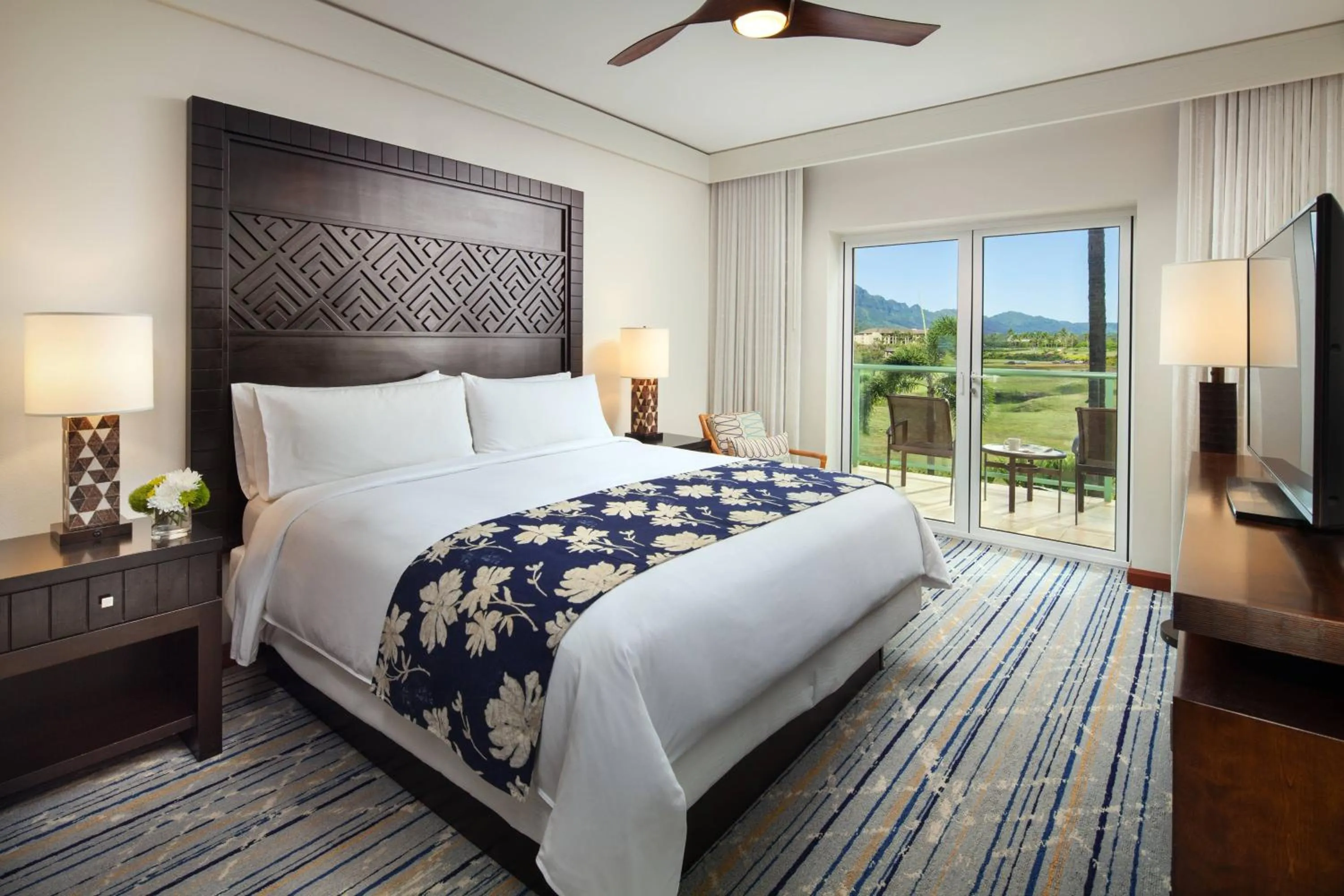 Bedroom, Bed in Marriott's Kauai Lagoons - Kalanipu'u