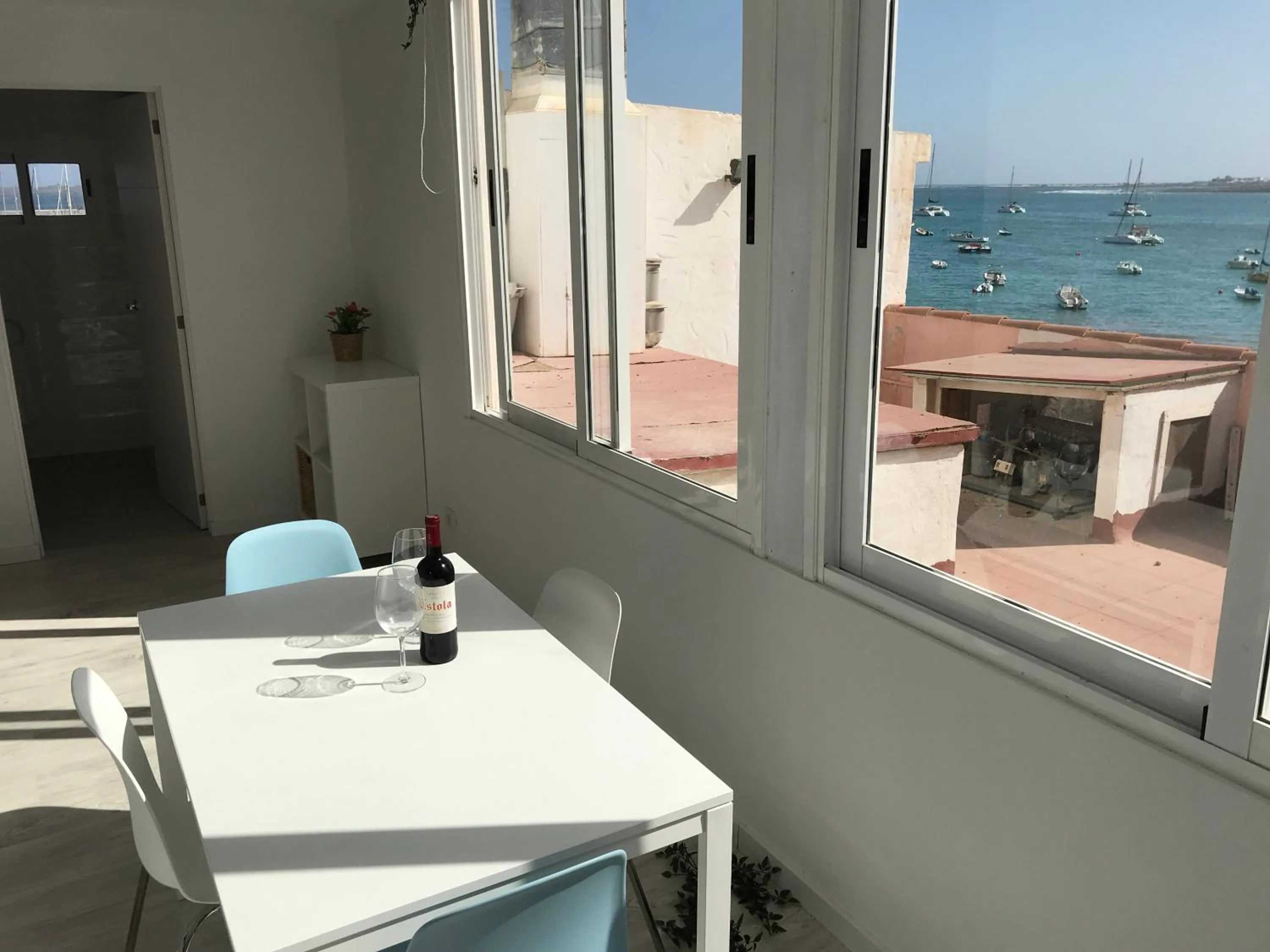 Dining area in Habour Side II