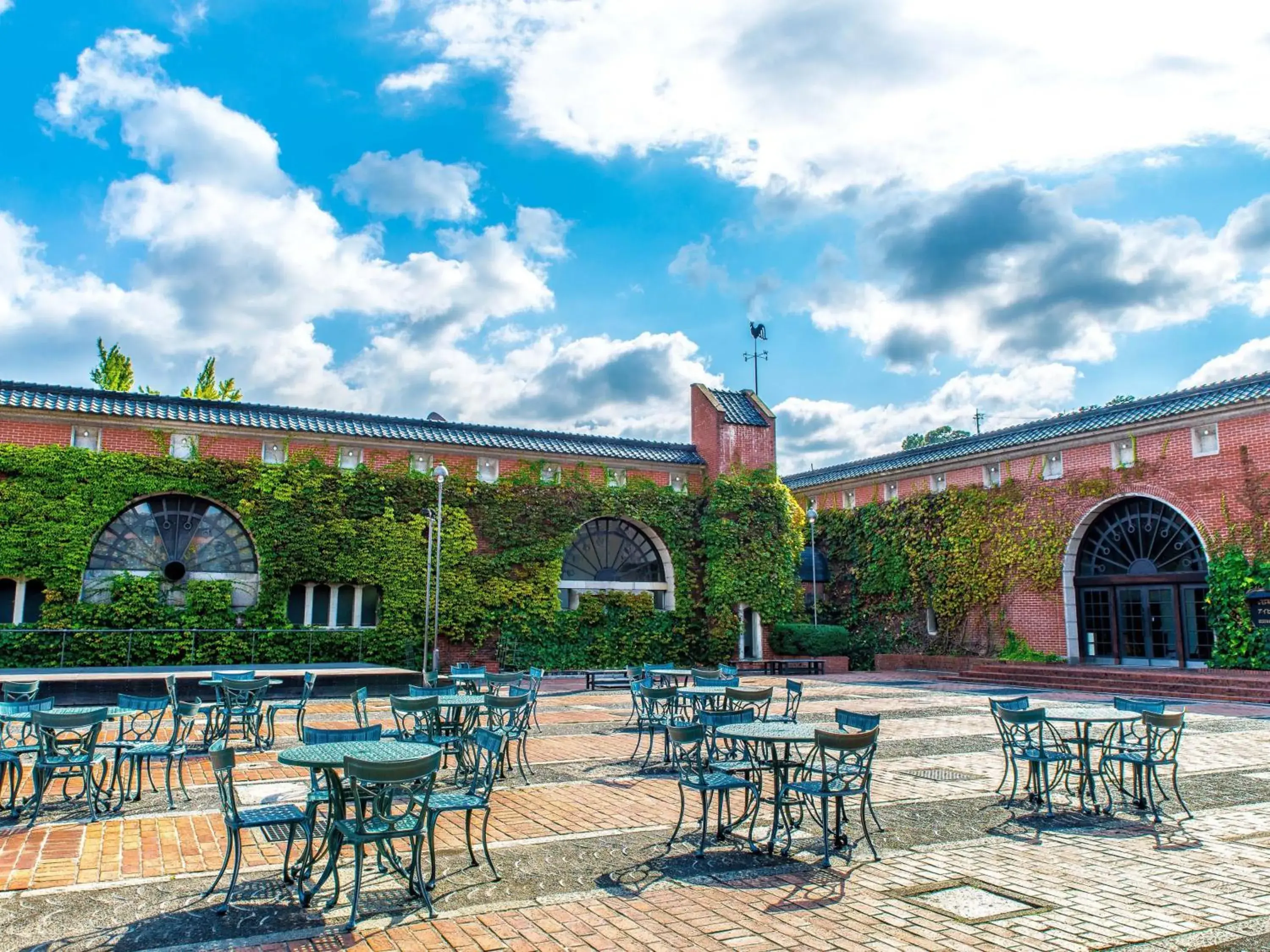 Property building in Kurashiki Ivy Square Property building in Kurashiki Ivy Square