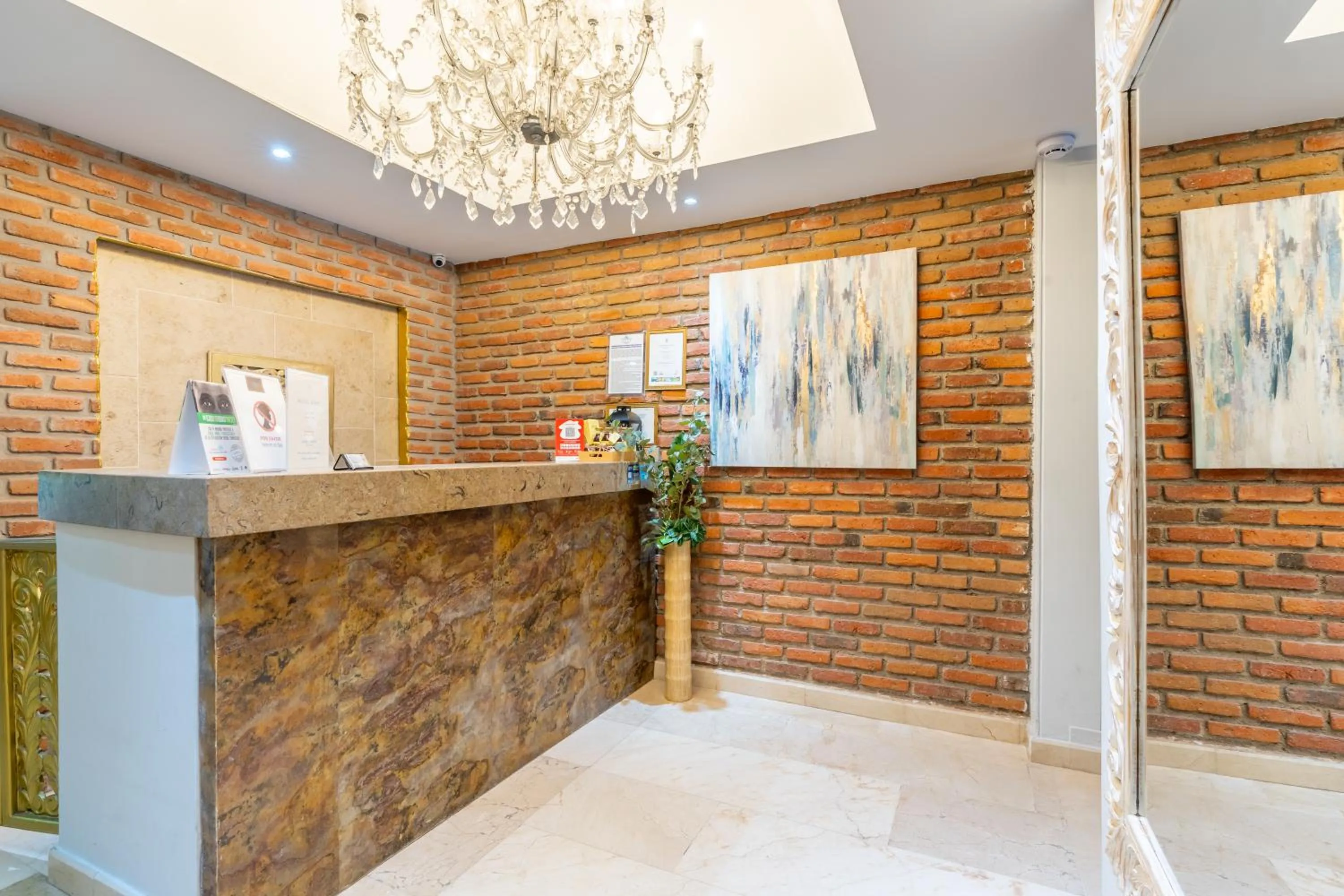 Lobby or reception in Hotel Boutique ADAZ