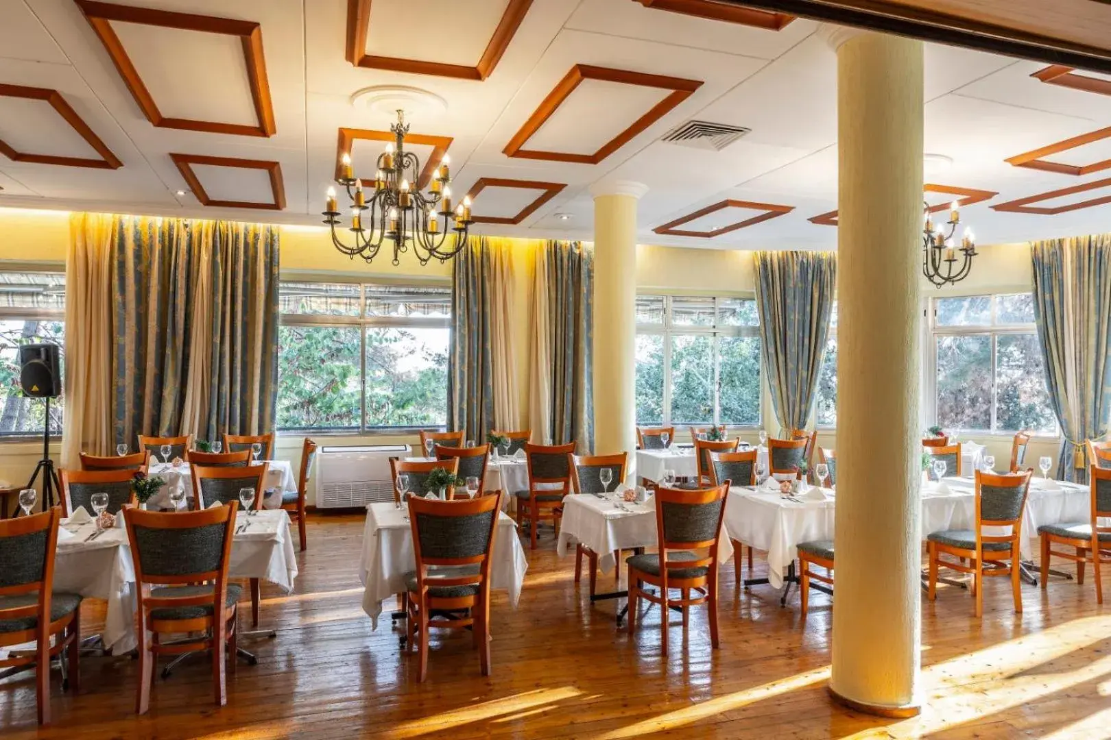 Restaurant/places to eat in Forest Park Hotel Restaurant/places to eat in Forest Park Hotel