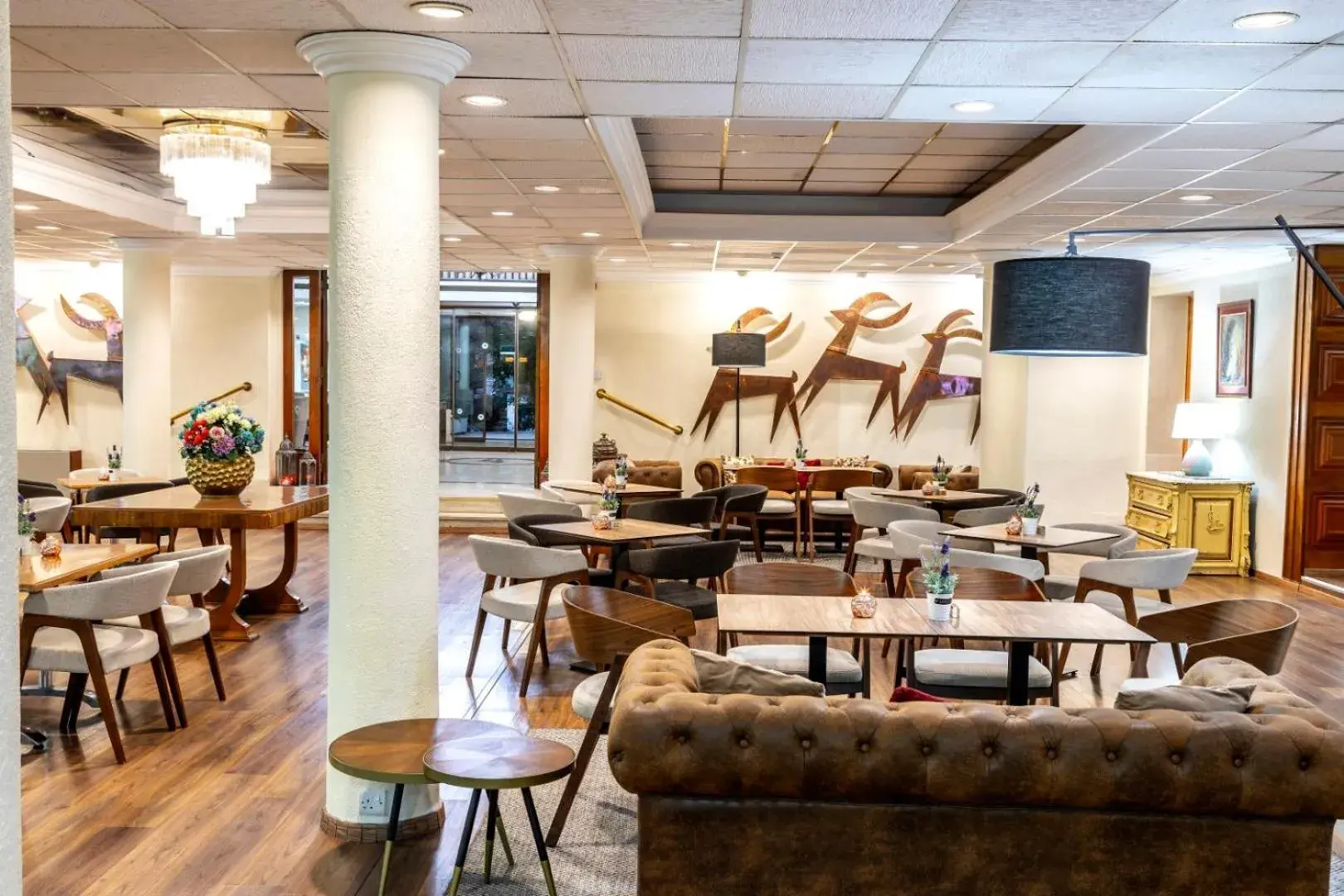 Lounge or bar in Forest Park Hotel Lounge or bar in Forest Park Hotel