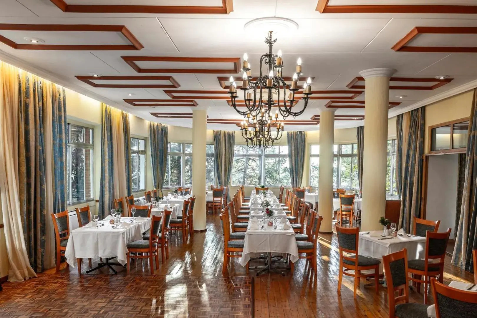 Restaurant/places to eat in Forest Park Hotel Restaurant/places to eat in Forest Park Hotel
