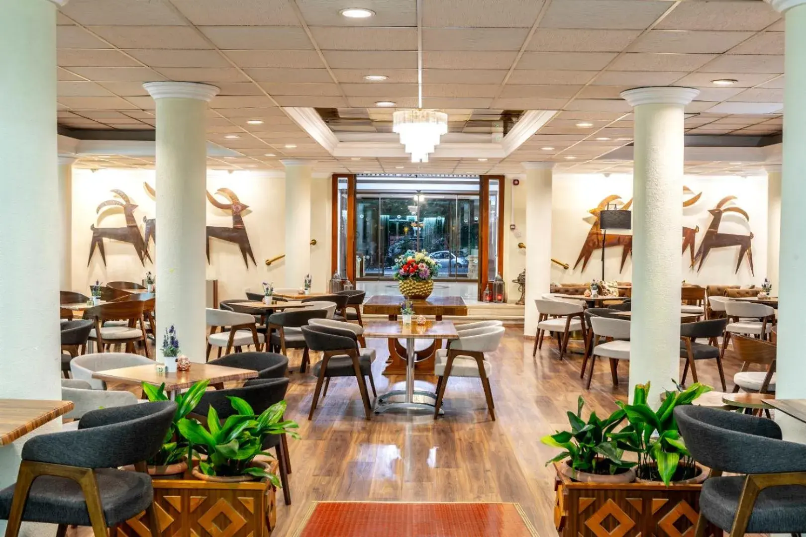 Lounge or bar in Forest Park Hotel Lounge or bar in Forest Park Hotel