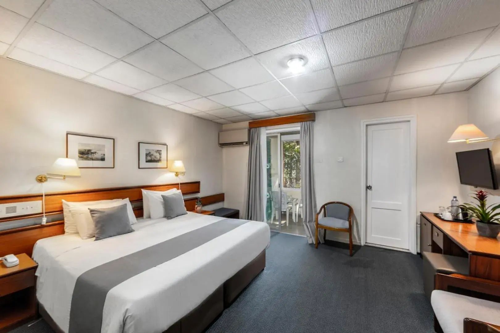 Photo of the whole room, Bed in Forest Park Hotel Photo of the whole room, Bed in Forest Park Hotel