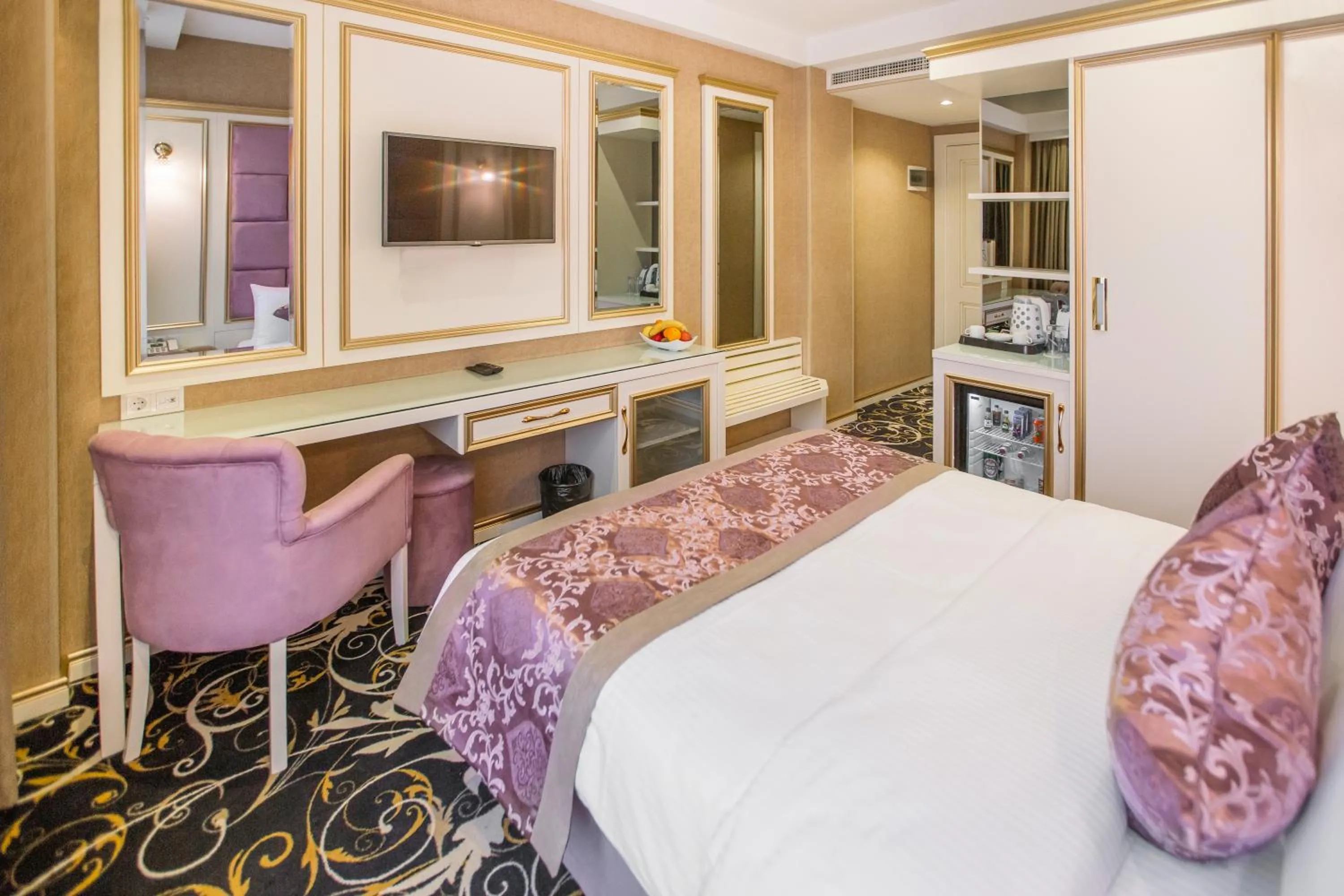 Bed in Gold Tbilisi Hotel