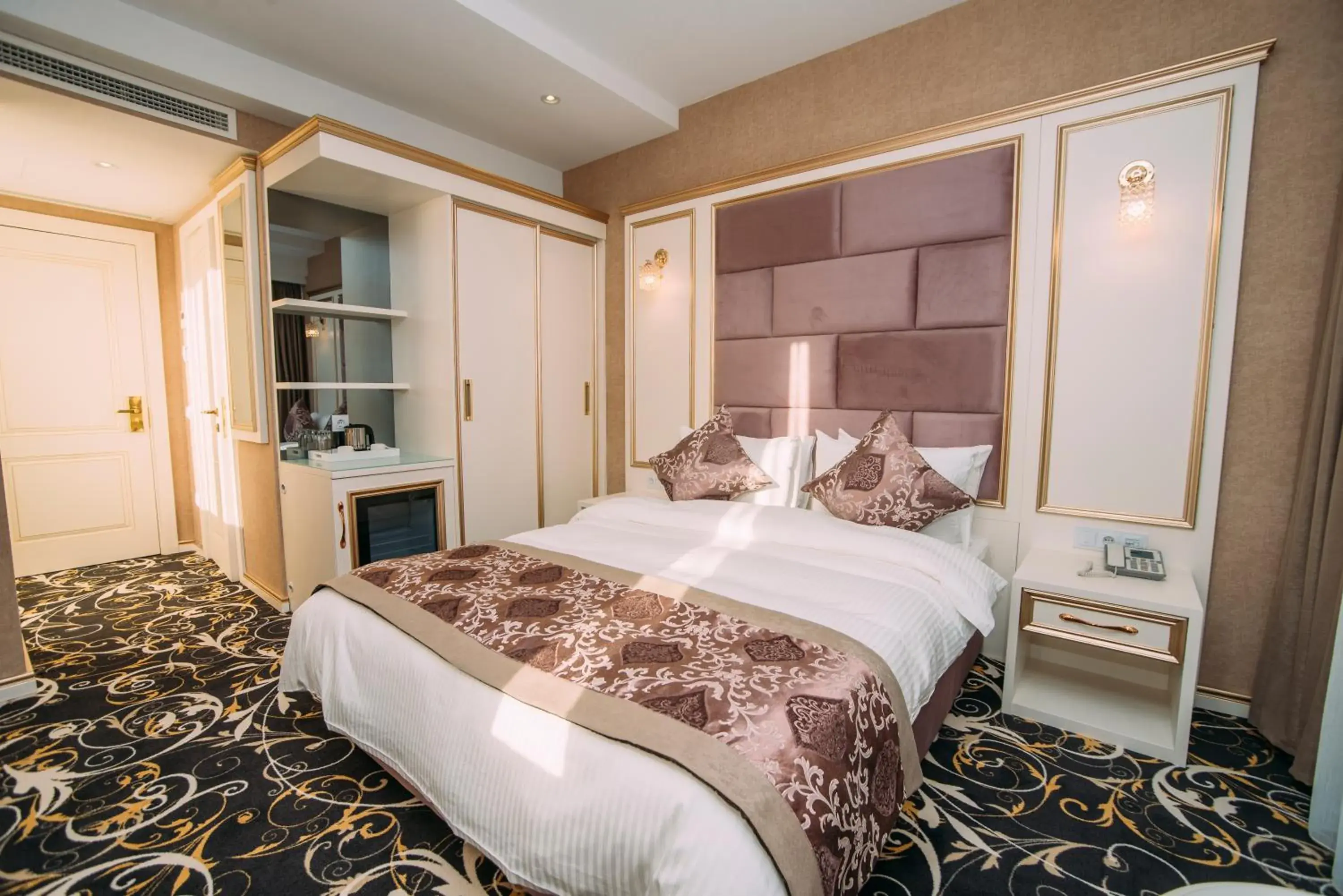 Photo of the whole room, Bed in Gold Tbilisi Hotel Photo of the whole room, Bed in Gold Tbilisi Hotel