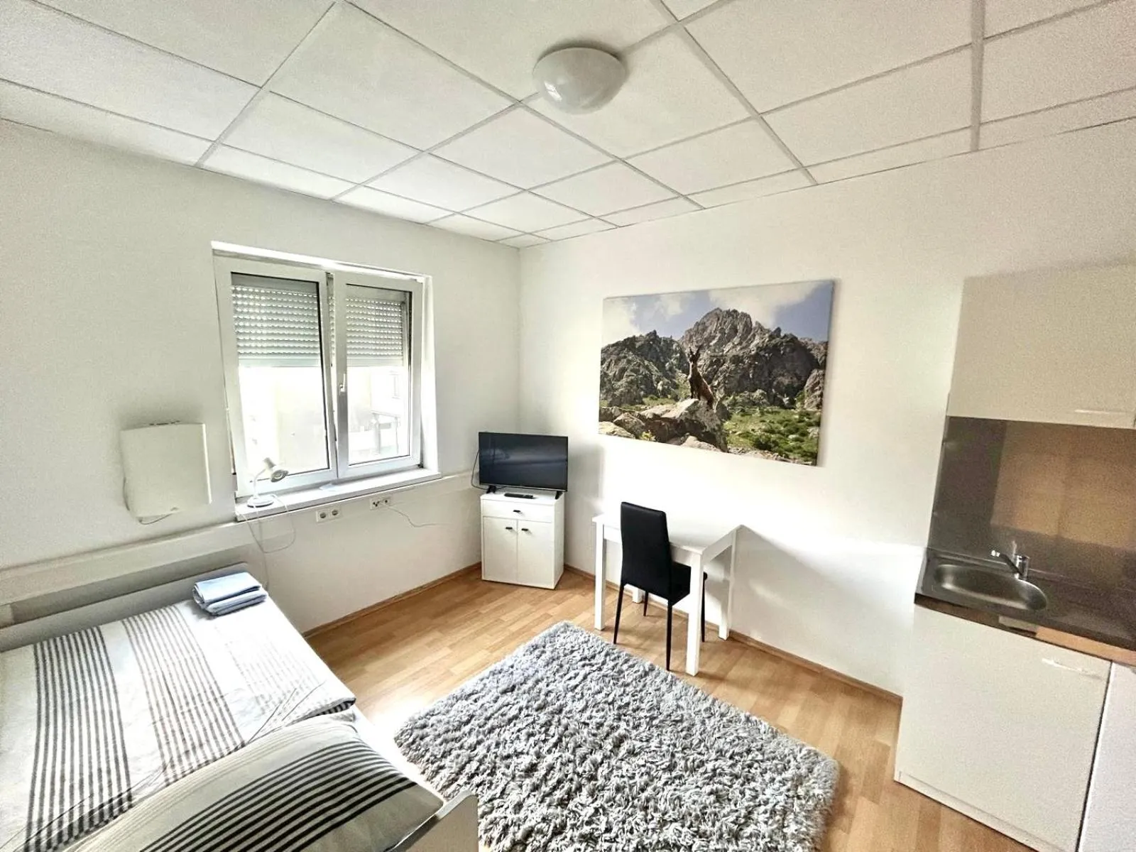 Photo of the whole room, Bed in Montagehotel Living@Linz