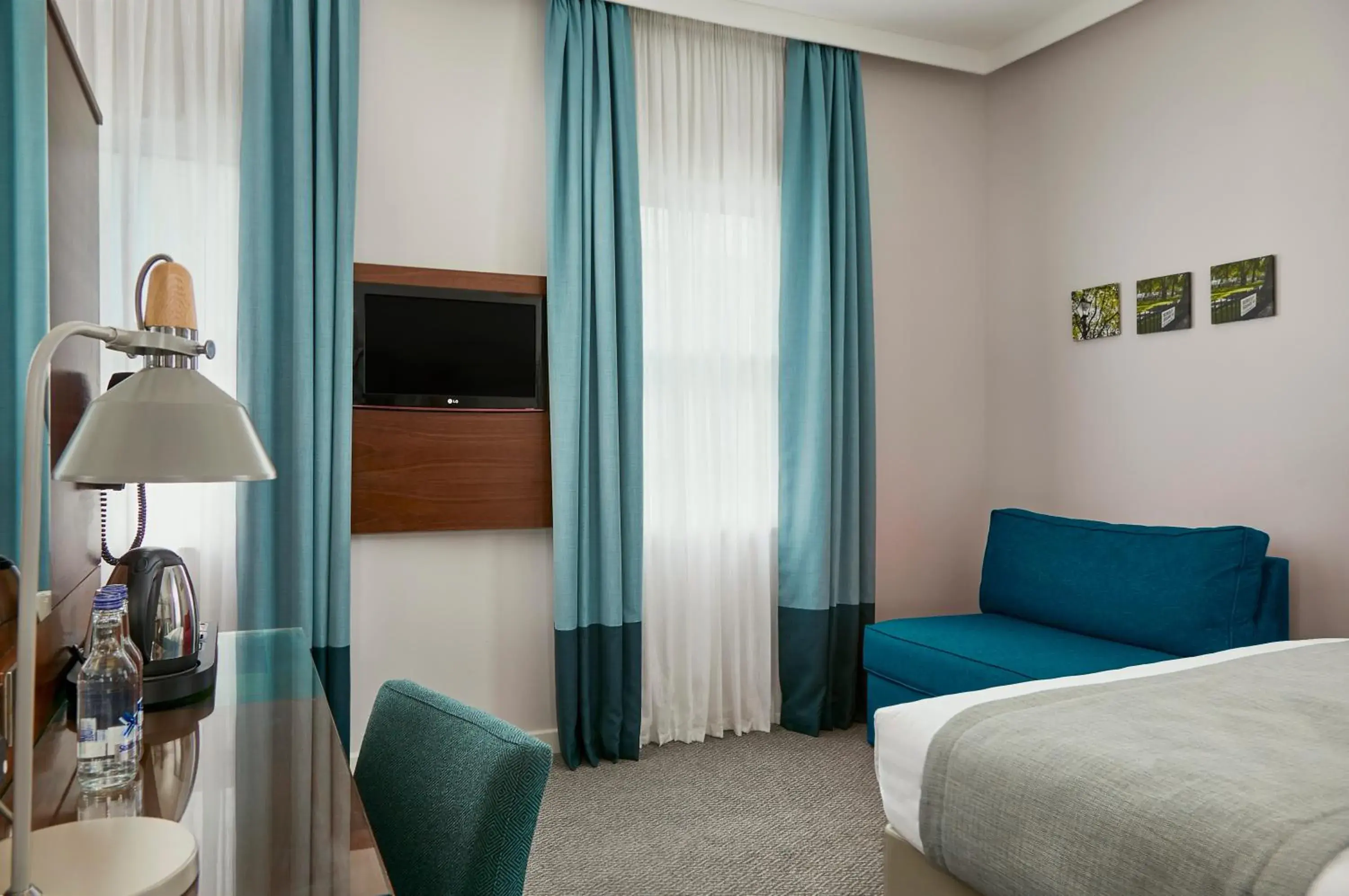 Photo of the whole room, Bed in Seraphine Hammersmith Hotel Photo of the whole room, Bed in Seraphine Hammersmith Hotel