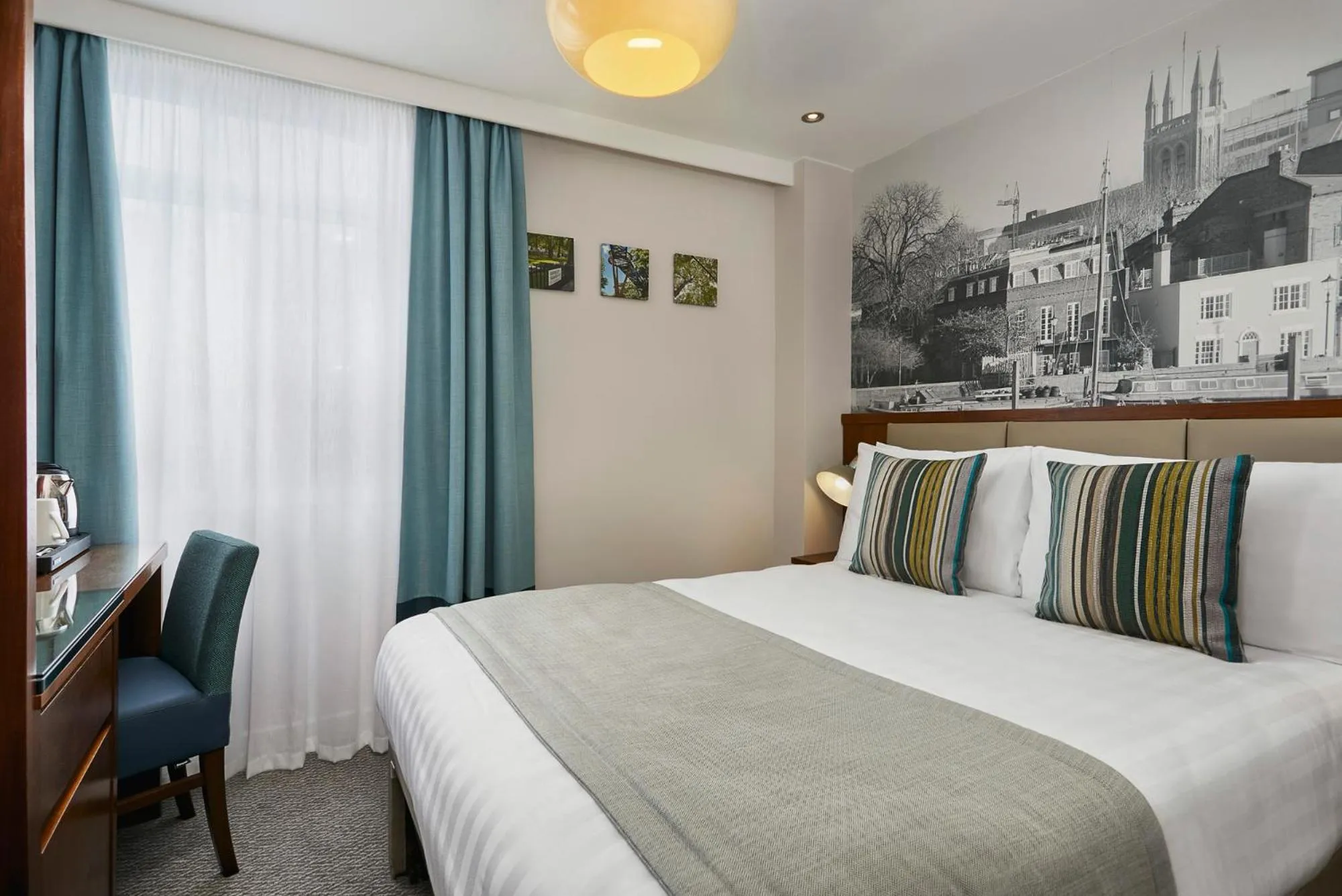 Bedroom, Bed in Seraphine Hammersmith Hotel