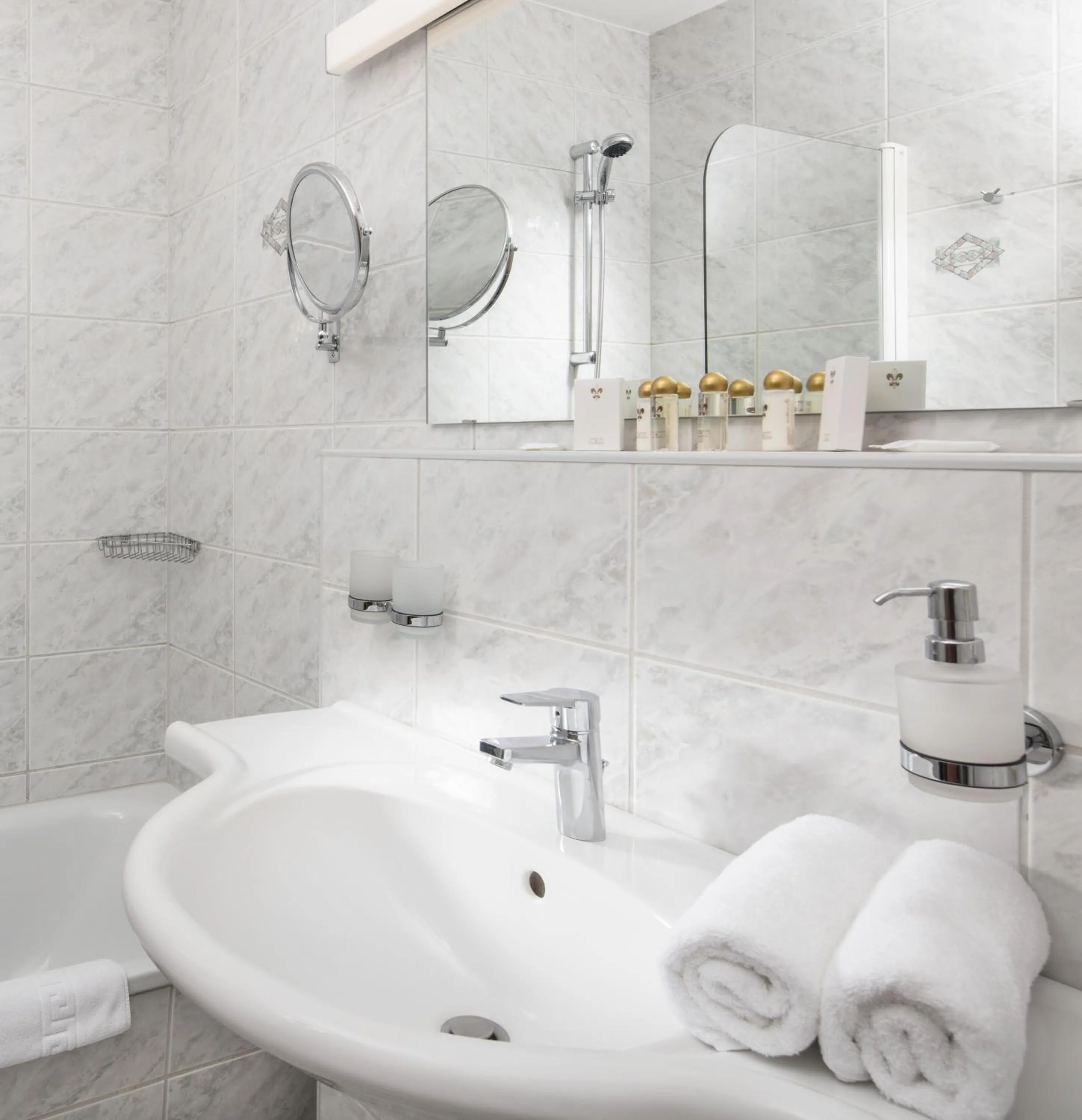 Shower in Hotel Höhlenstein