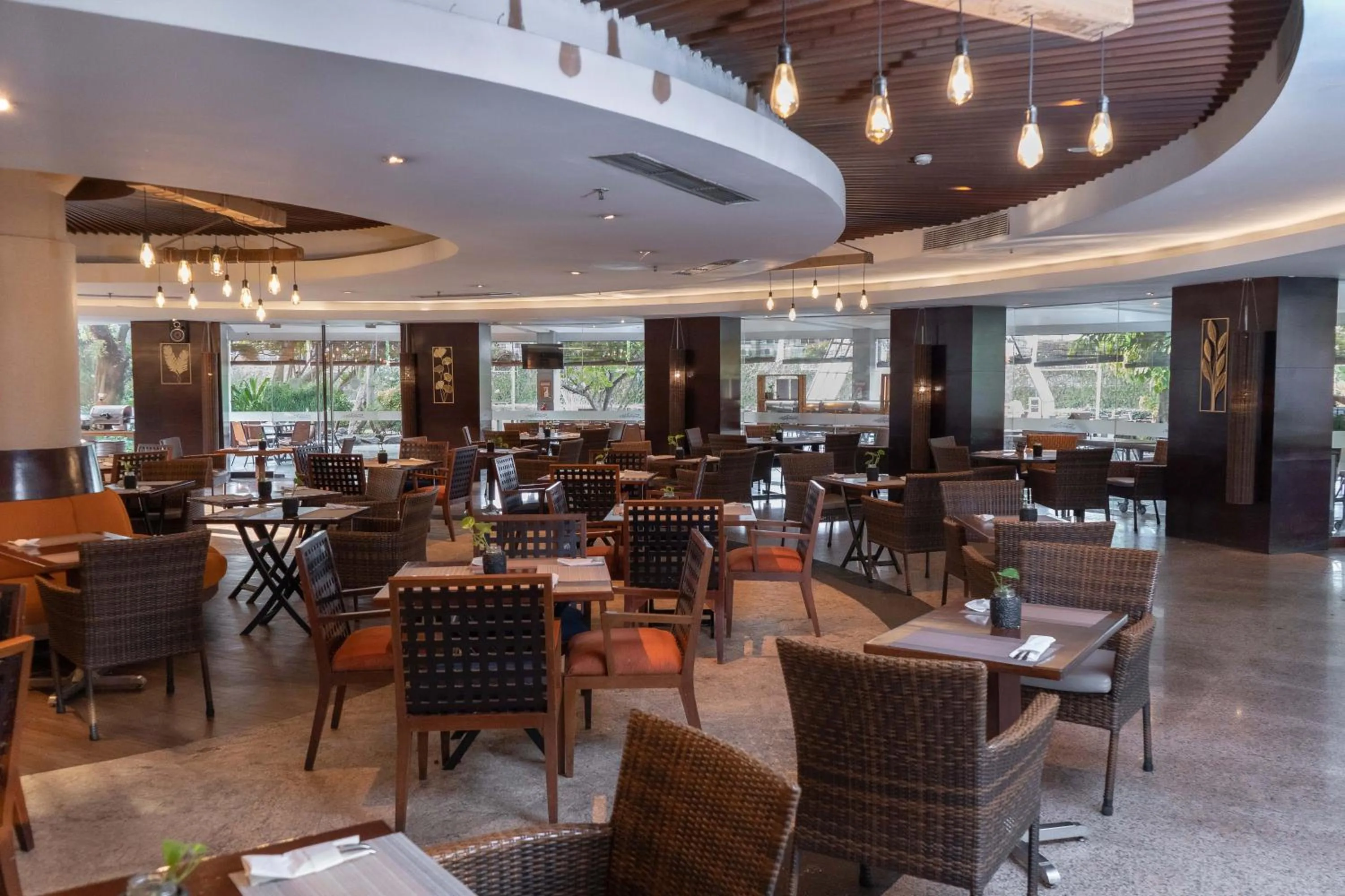 Restaurant/places to eat in Mercure Convention Center Ancol