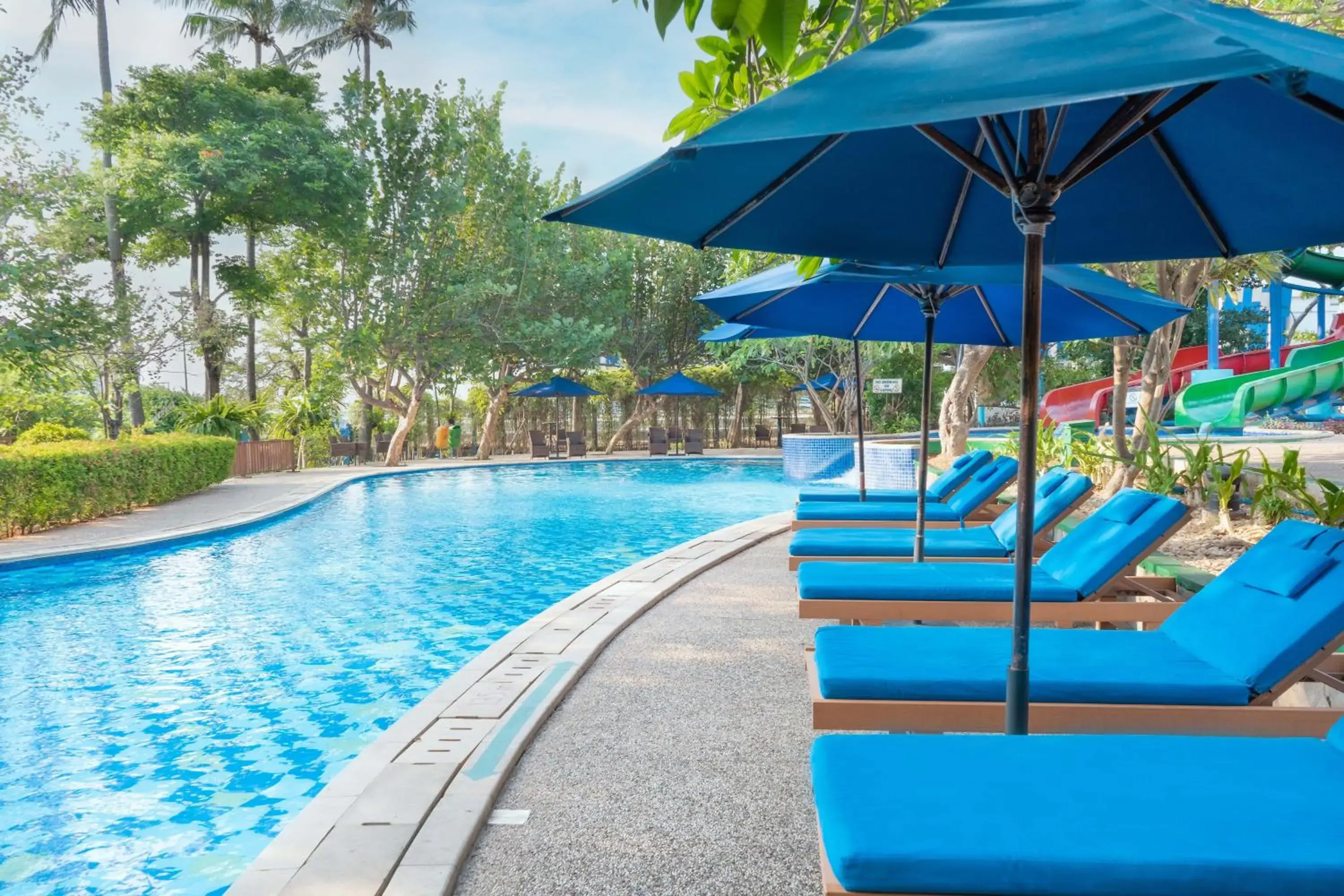 Swimming pool in Mercure Convention Center Ancol Swimming pool in Mercure Convention Center Ancol
