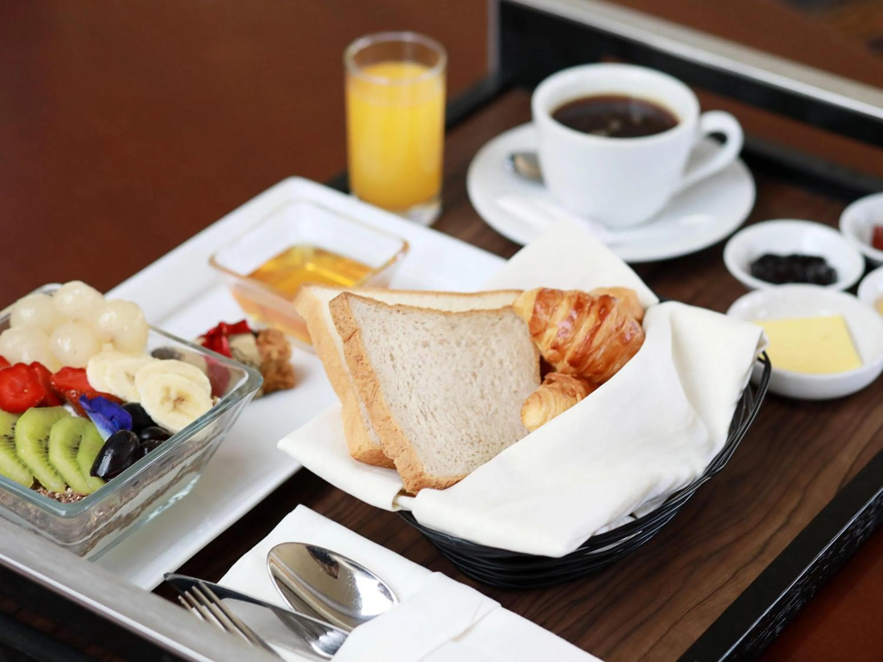 Restaurant/places to eat in Mercure Convention Center Ancol